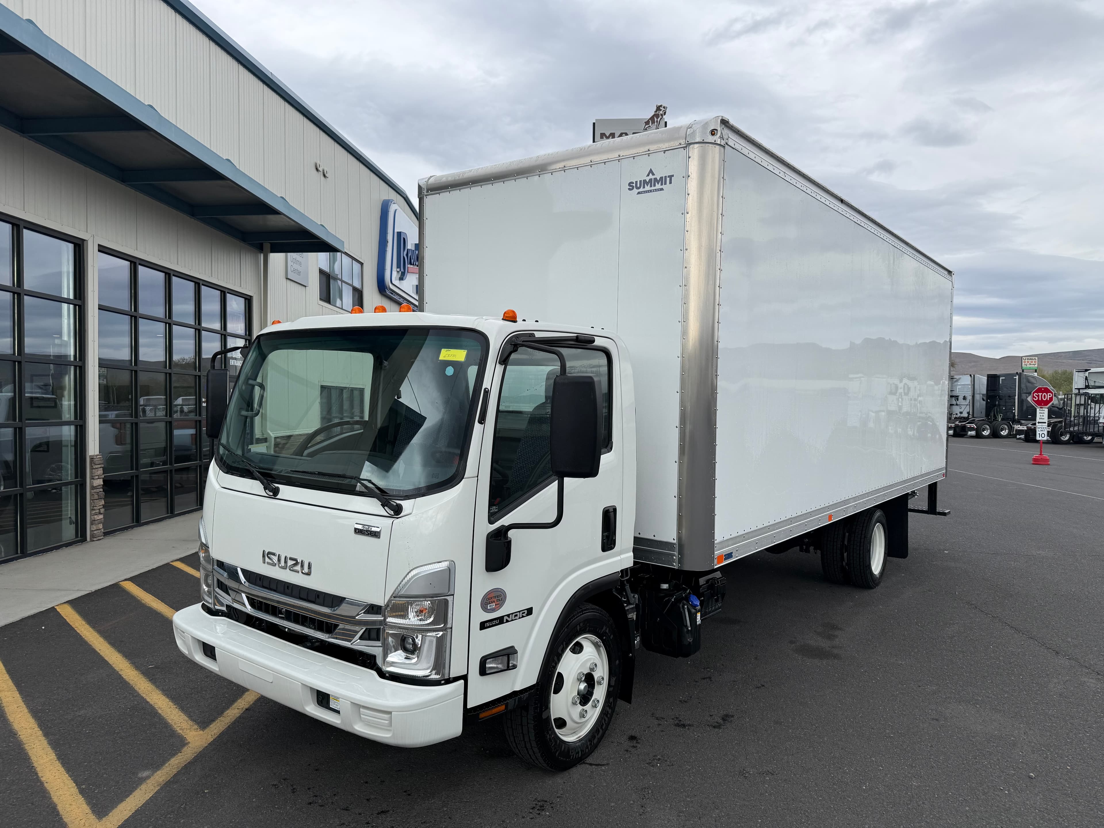 2024 Isuzu NQR - Photo 1
