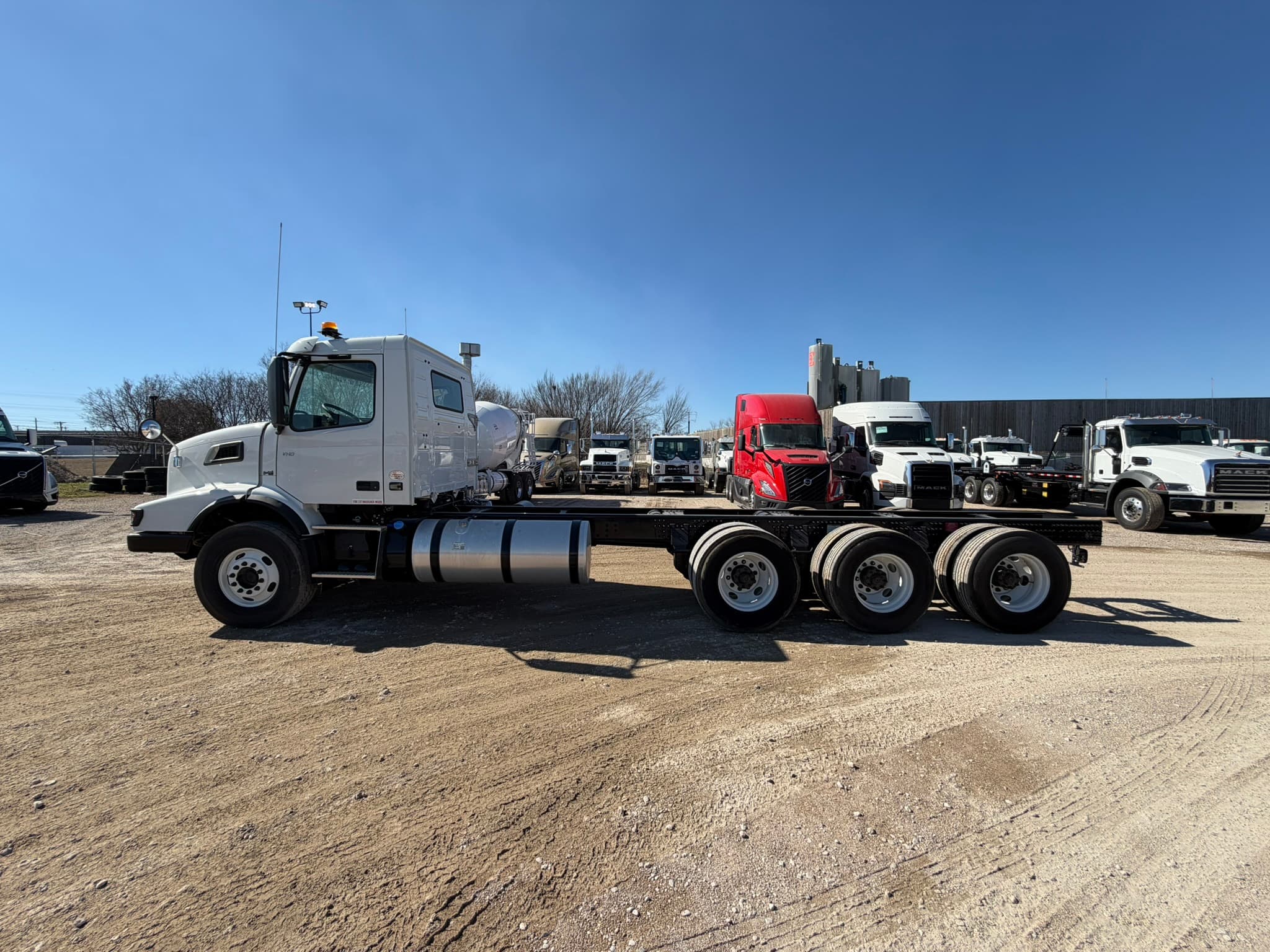 2024 Volvo VHD86B300 - Photo 1