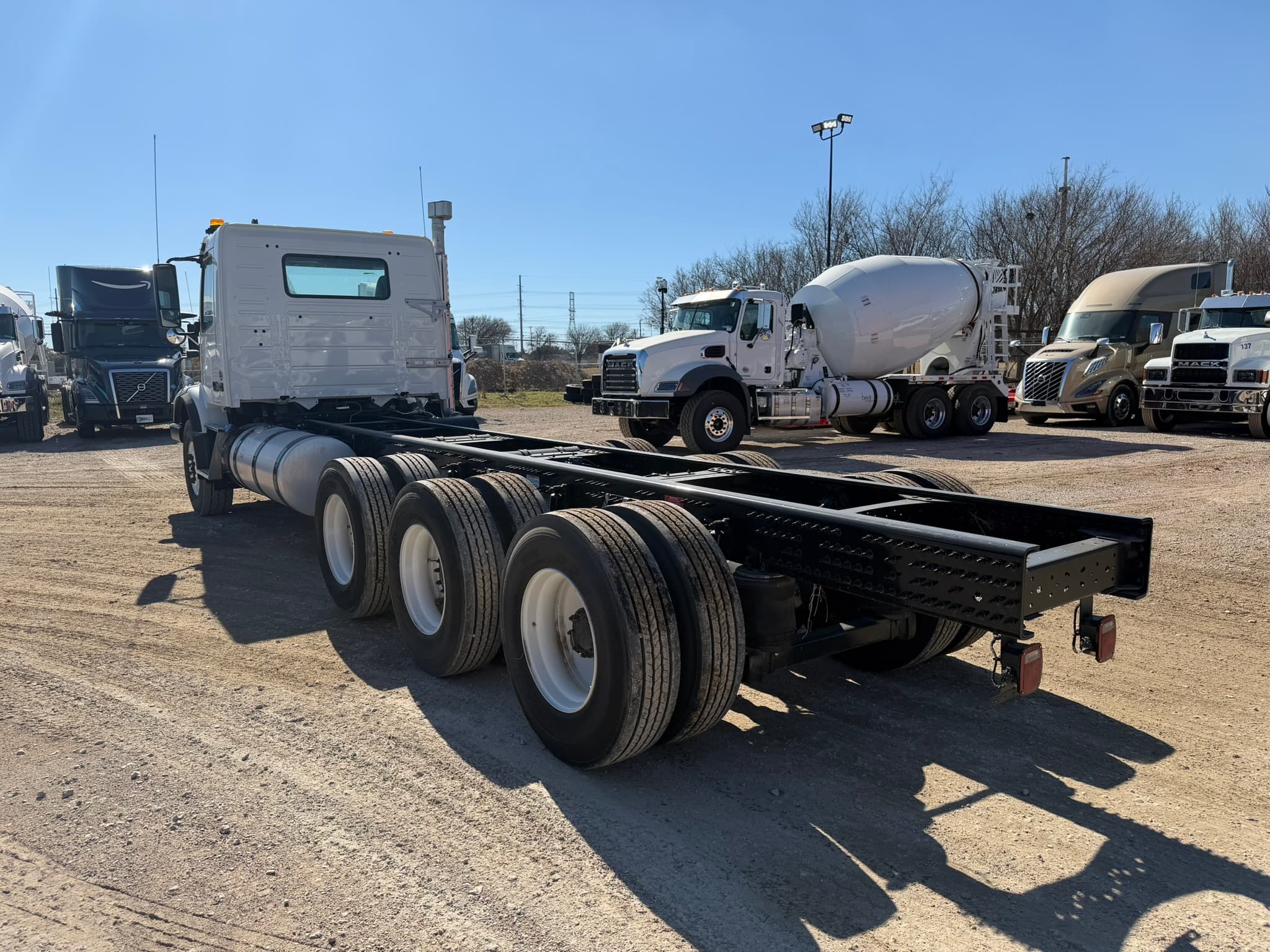 2024 Volvo VHD86B300 - Photo 1