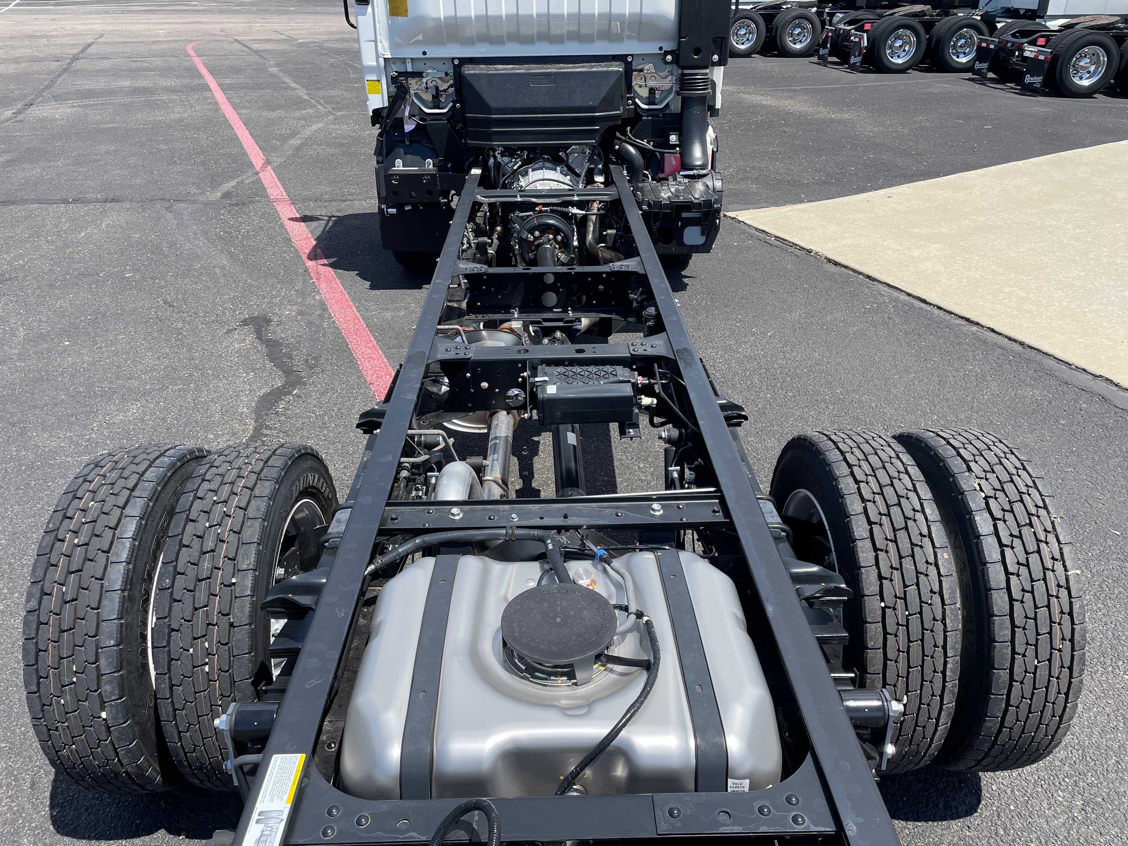 2025 Isuzu NRR-GAS - Photo 1