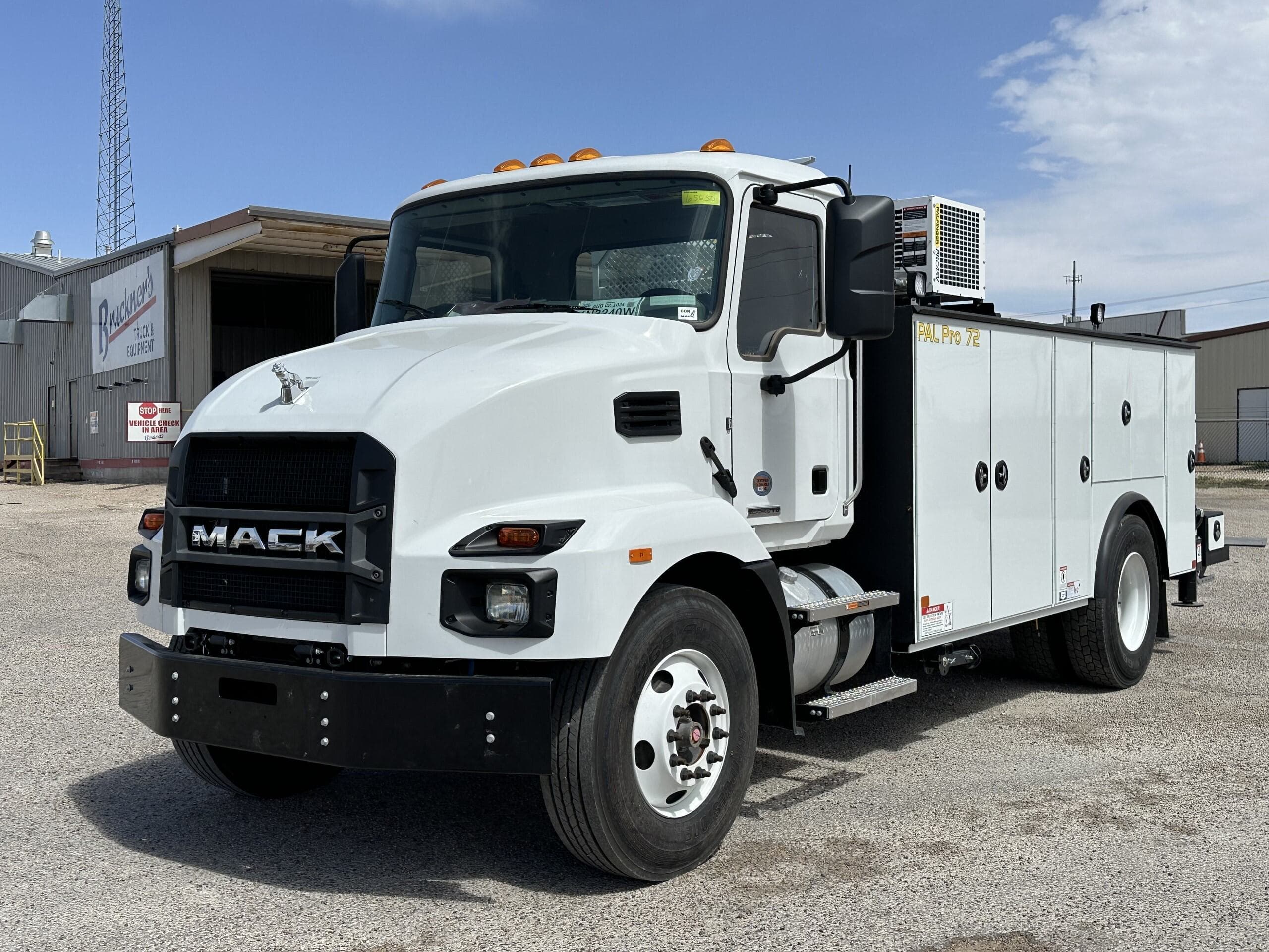 2025 Mack MD7 - Photo 1