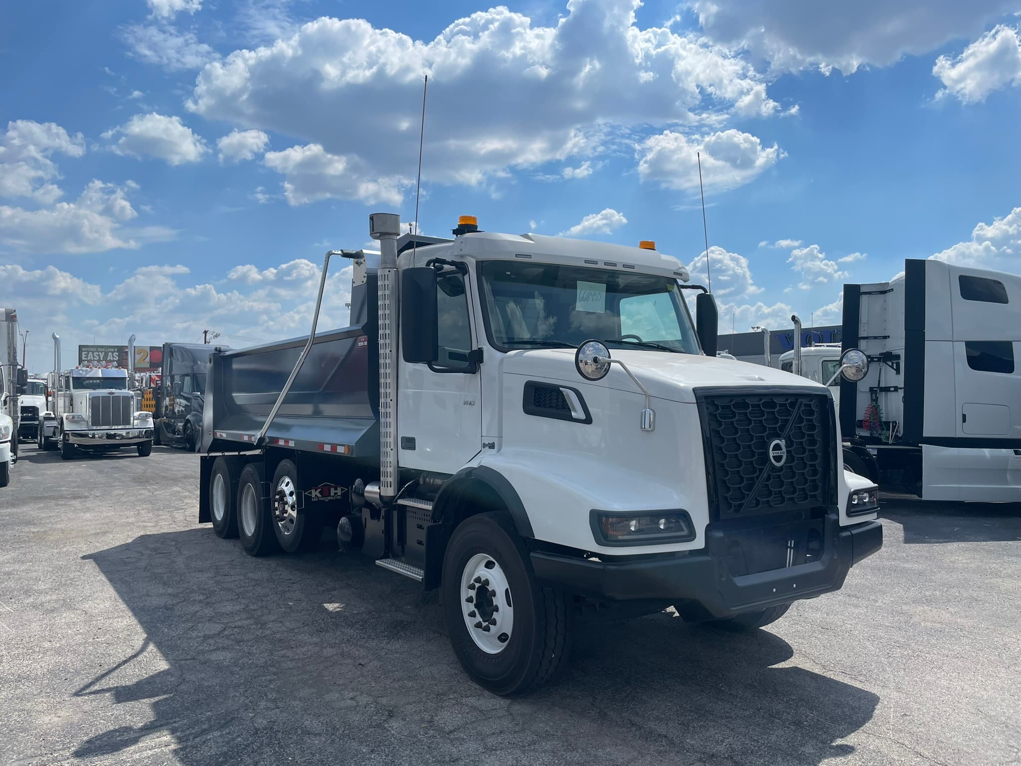 2025 Volvo VHD86B300 - Photo 1