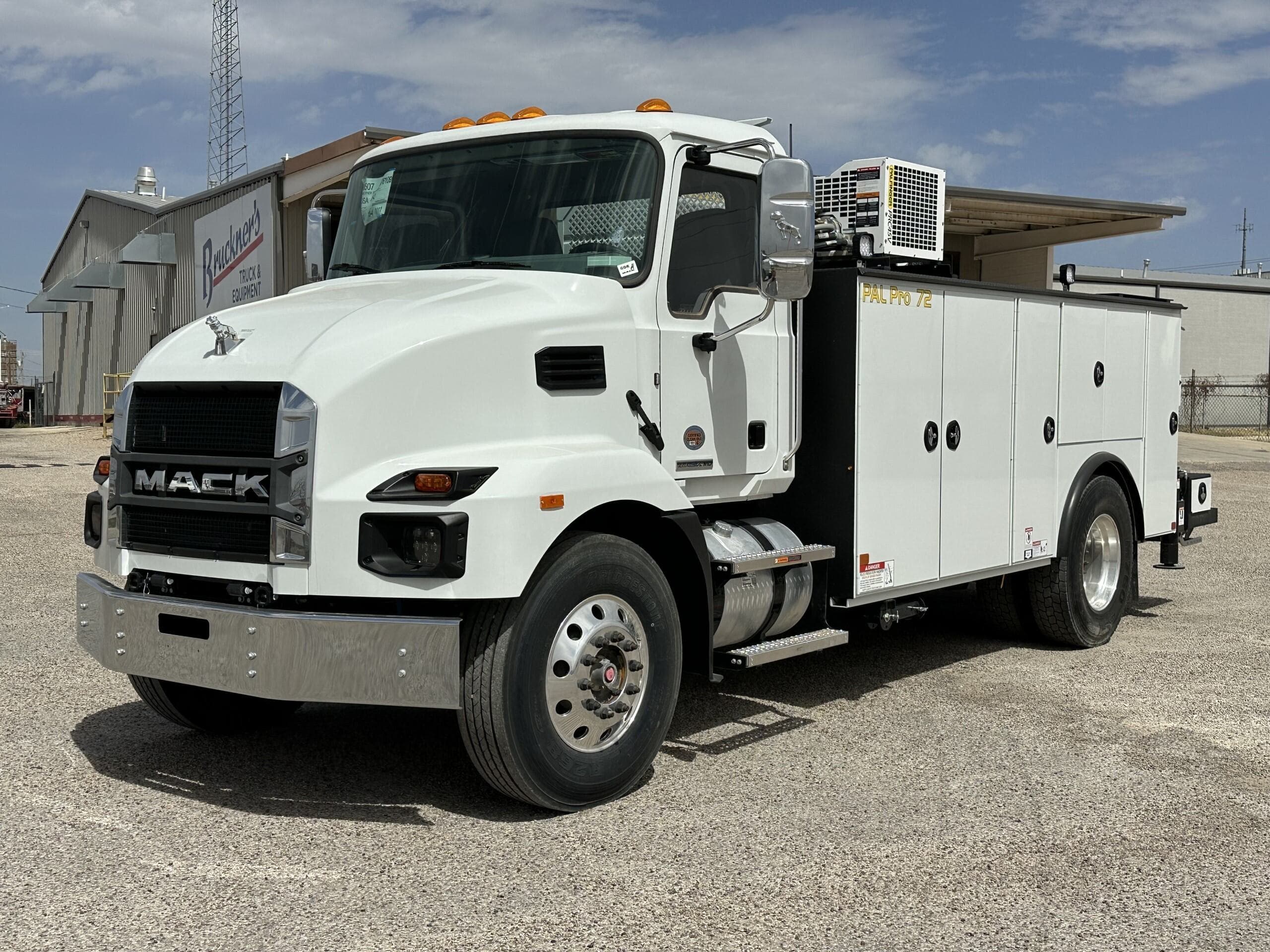 2025 Mack MD7 - Photo 1