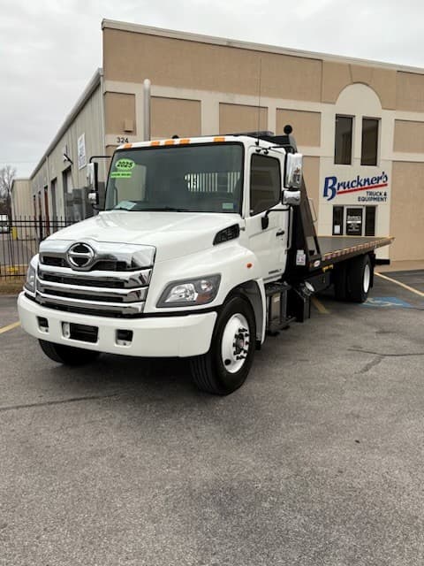 2025 Hino L7 - Photo 1