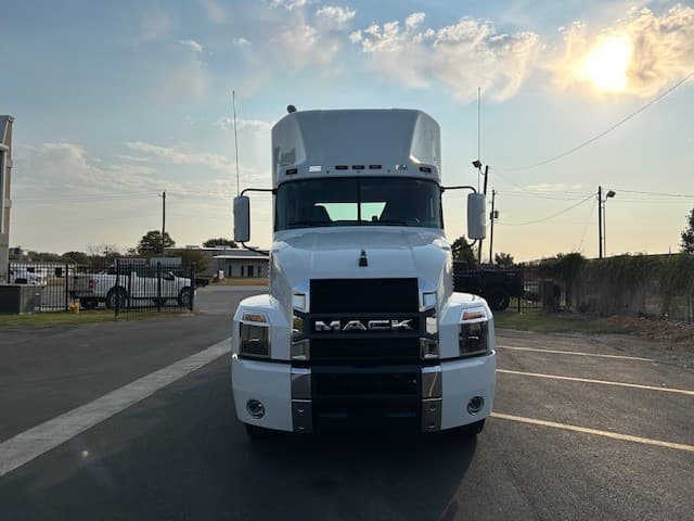 2025 Mack AN64T - Photo 1