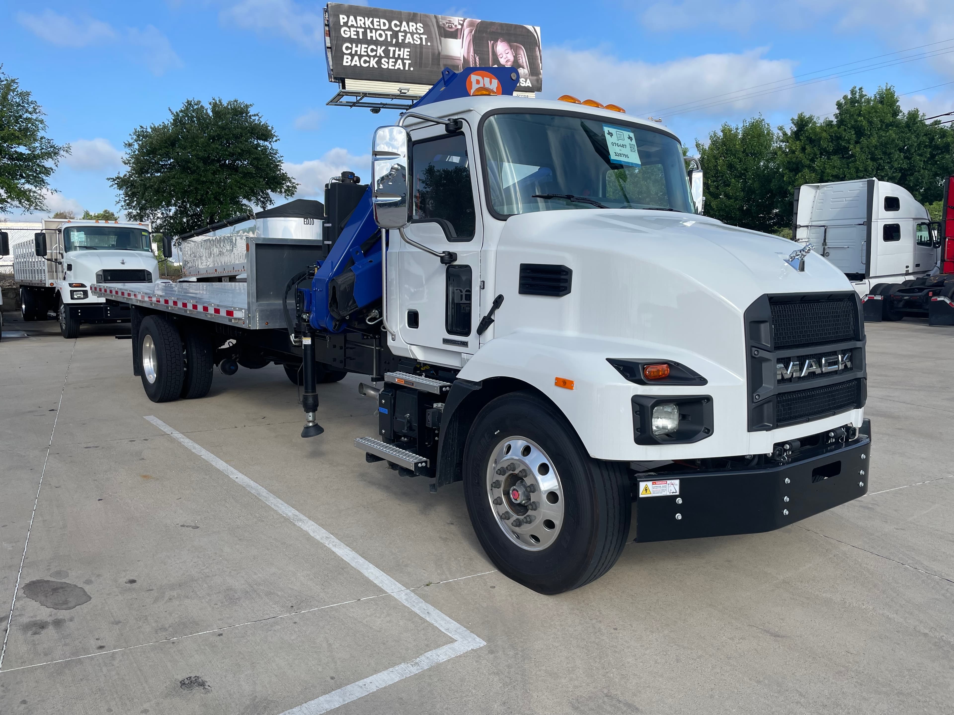 2025 Mack MD7 - Photo 1