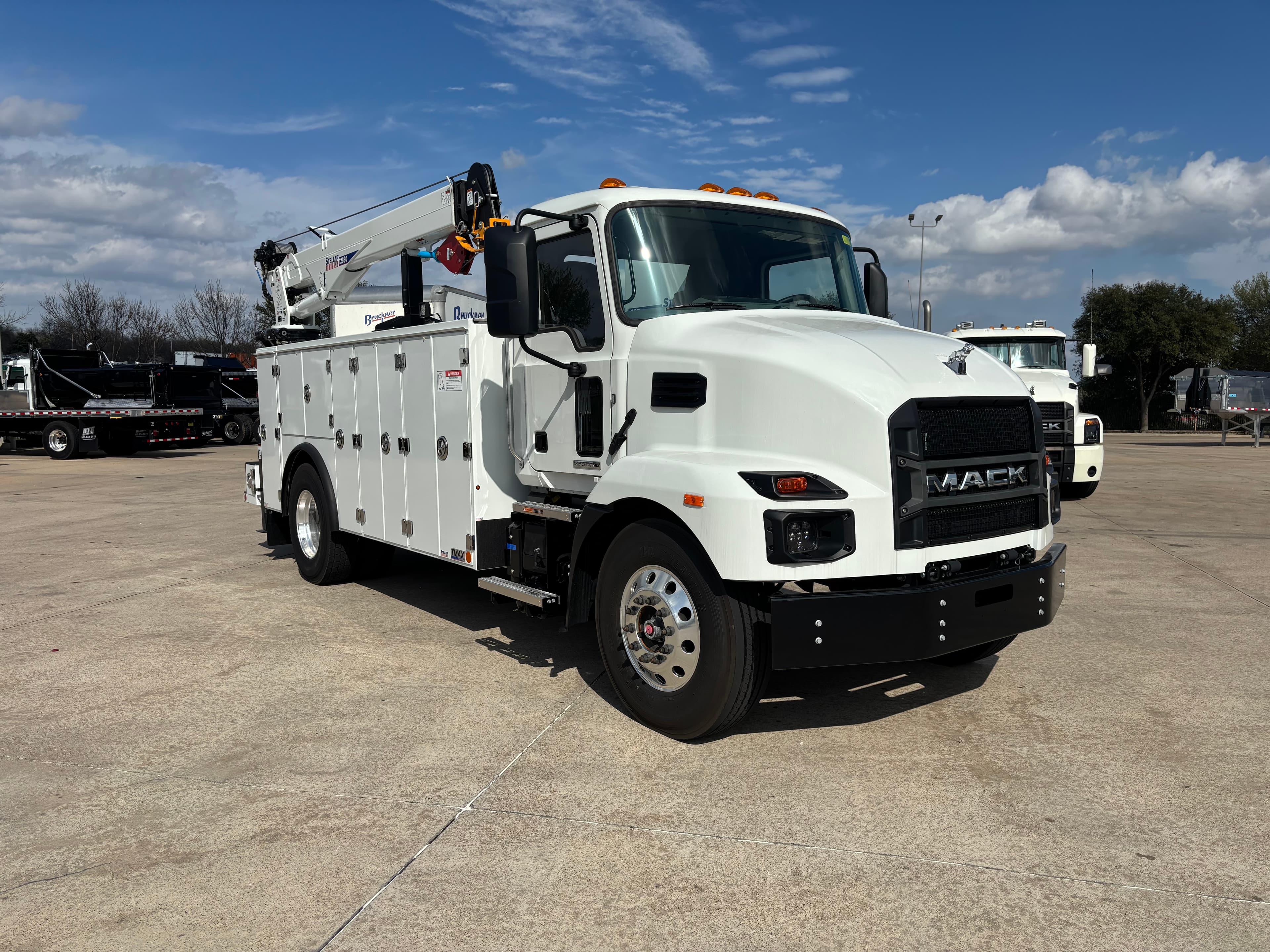 2025 Mack MD7 - Photo 1