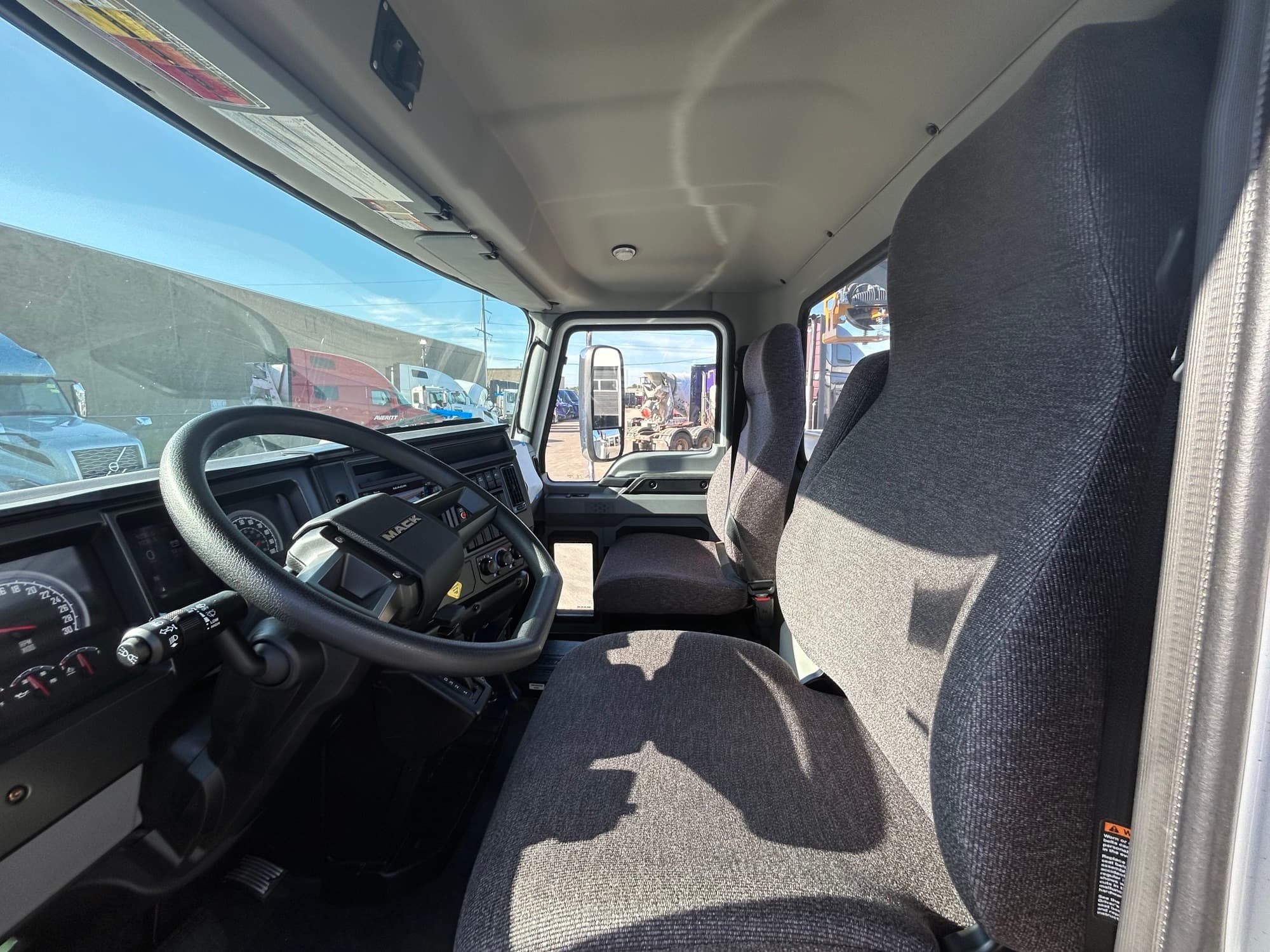 2025 Mack MD7 - Photo 1