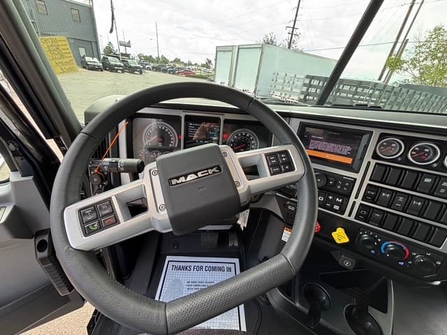 2026 Mack GR64F - Photo 1