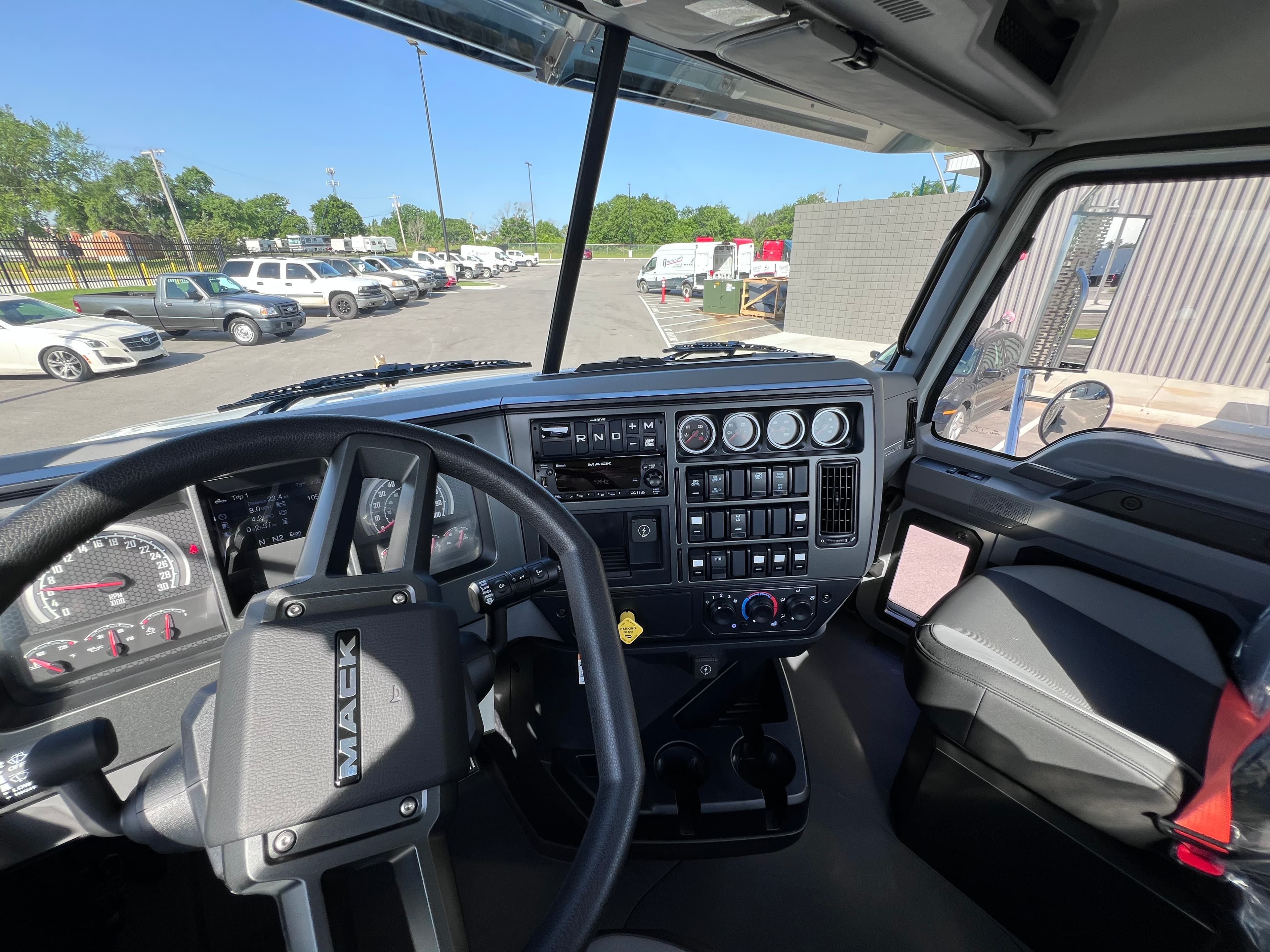 2026 Mack GR64B - Photo 1
