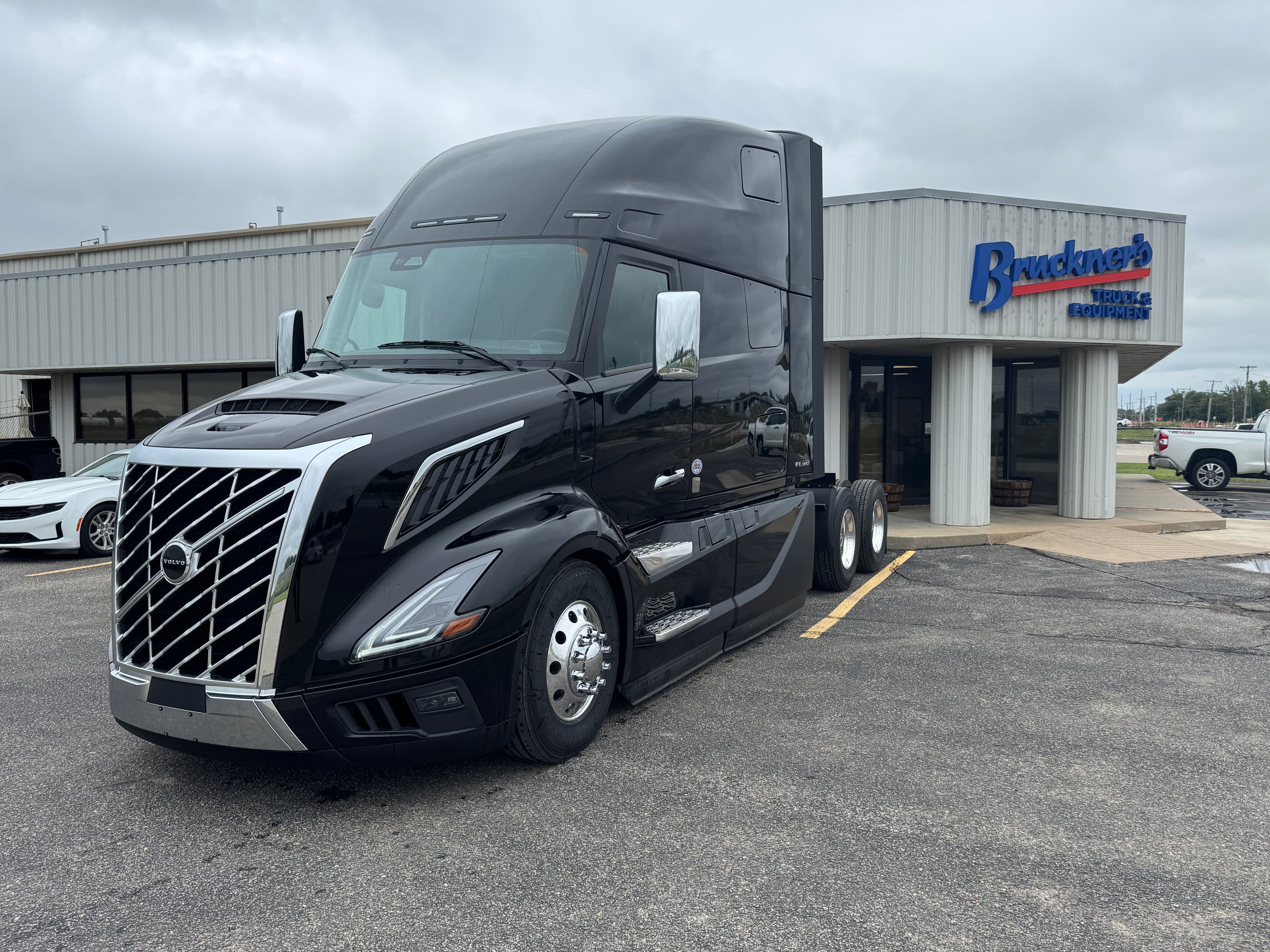 2026 Volvo VNL64T860 - Photo 1