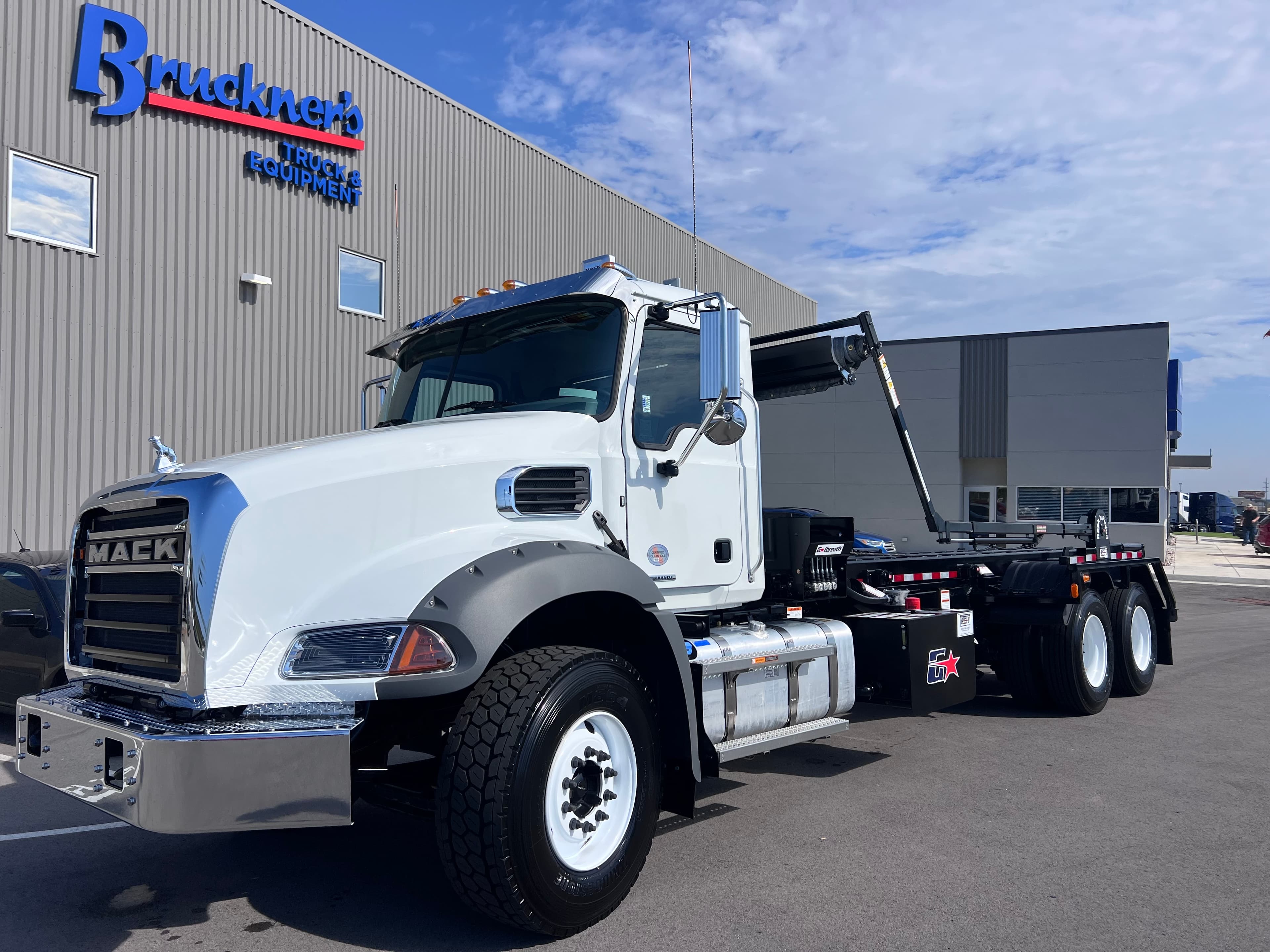 2026 Mack GR64B - Photo 1