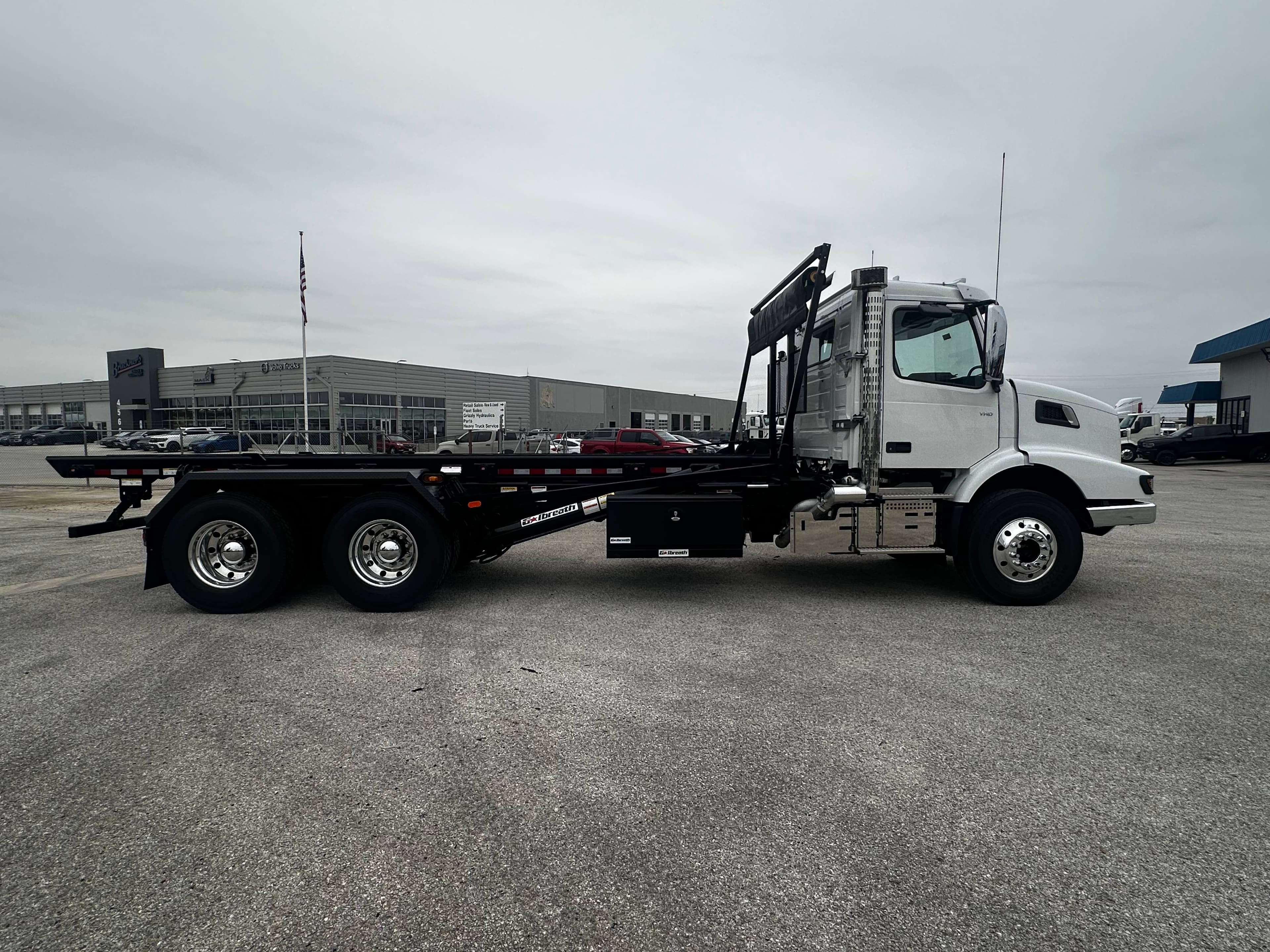 2026 Volvo VHD64B300 - Photo 1