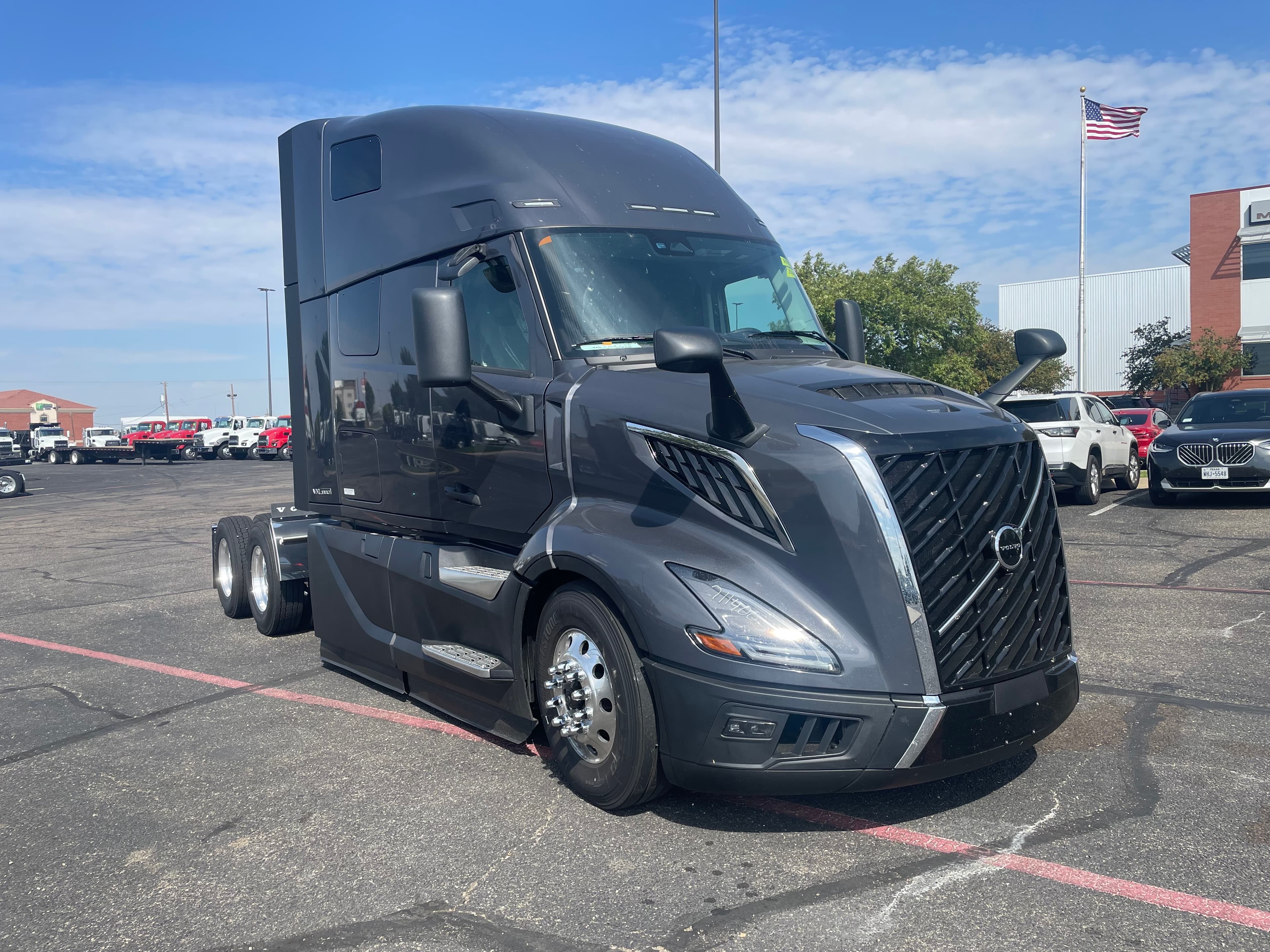 2026 Volvo VNL64T660 - Photo 1