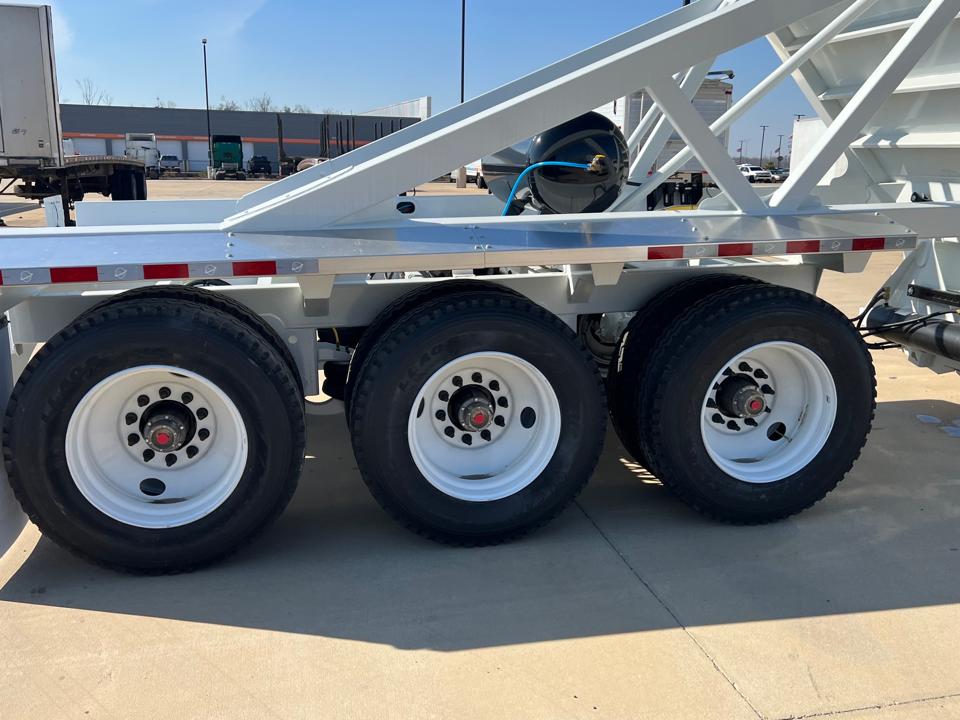 2026 Armor Lite SBD42 Tri-Axle Air Ride - Skeleton - Photo 1