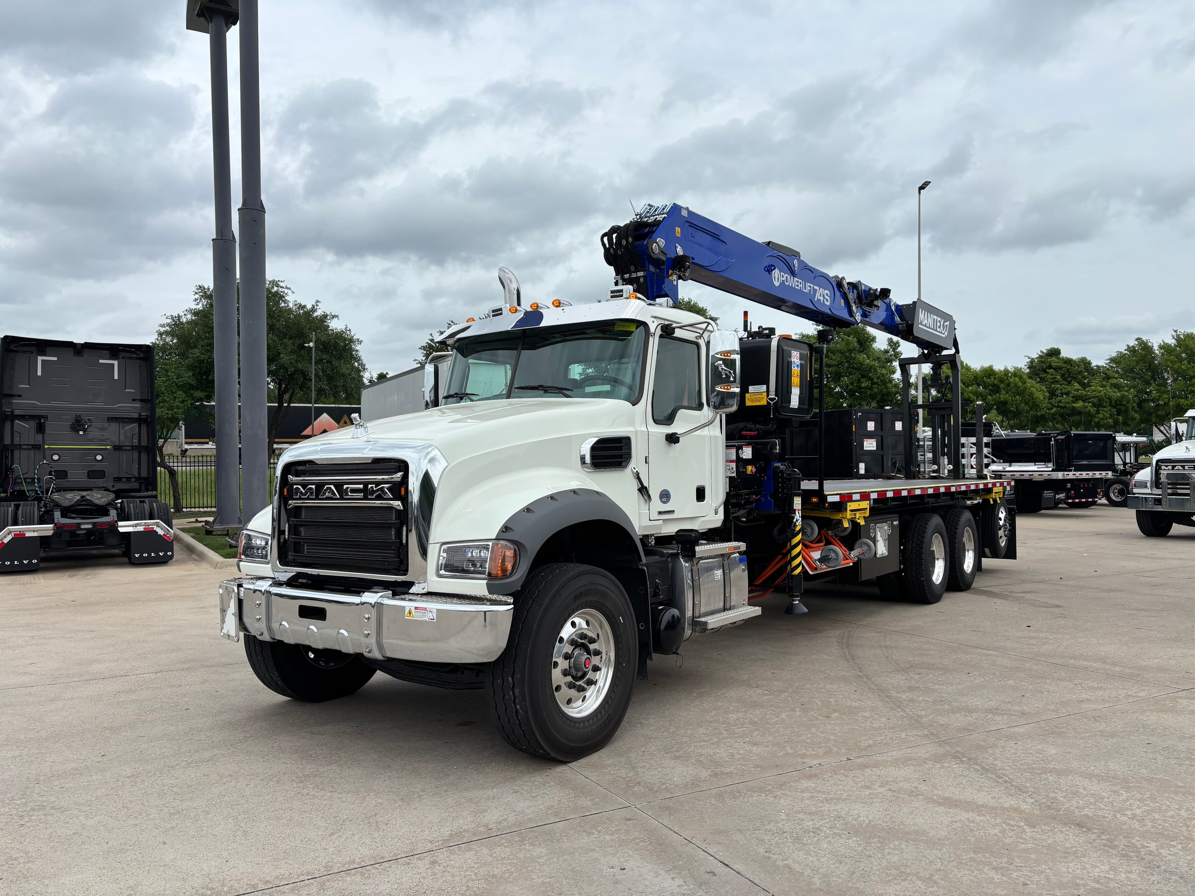 2026 Mack GR64F - Photo 1