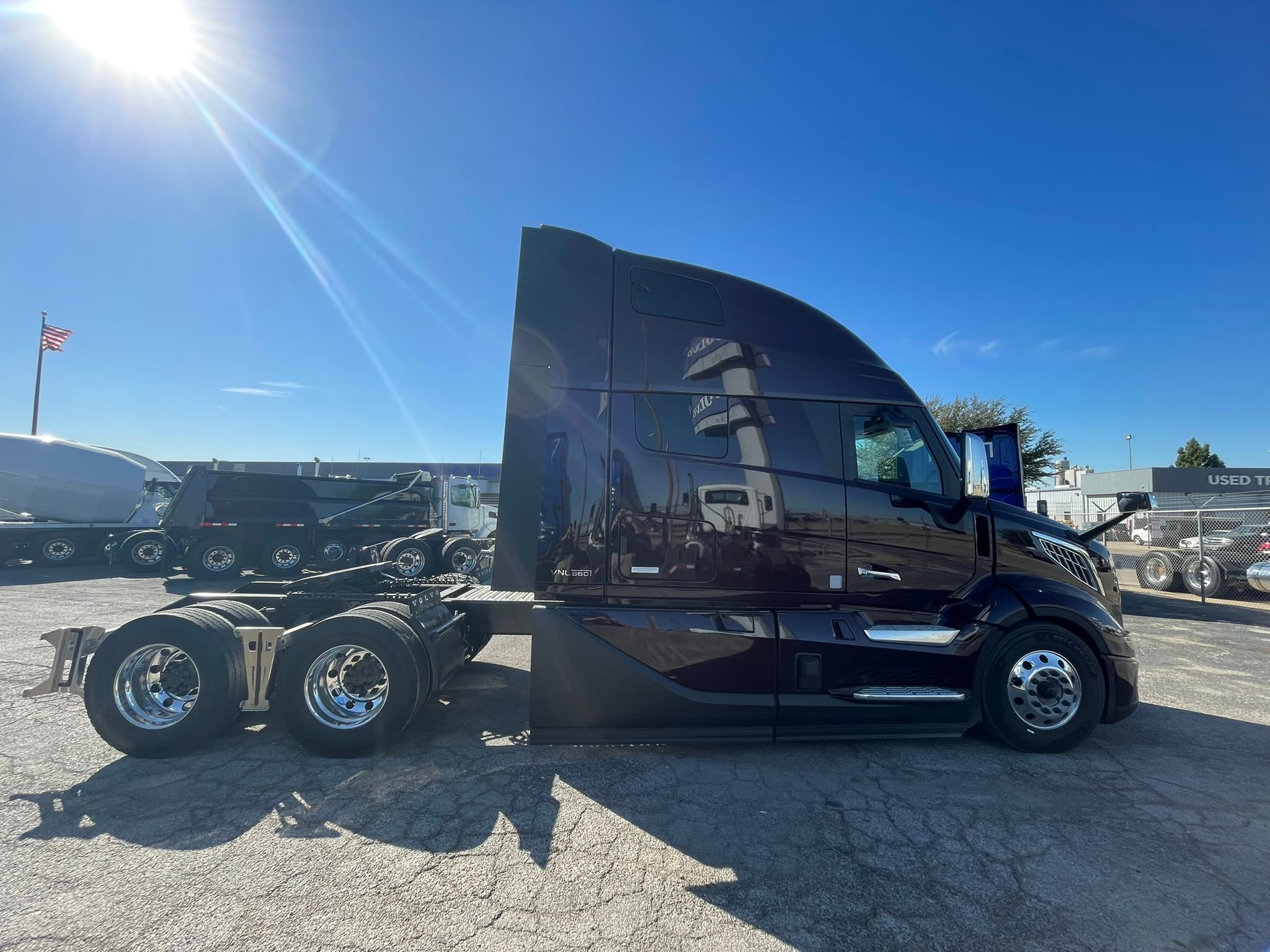 2026 Volvo VNL64T860 - Photo 1