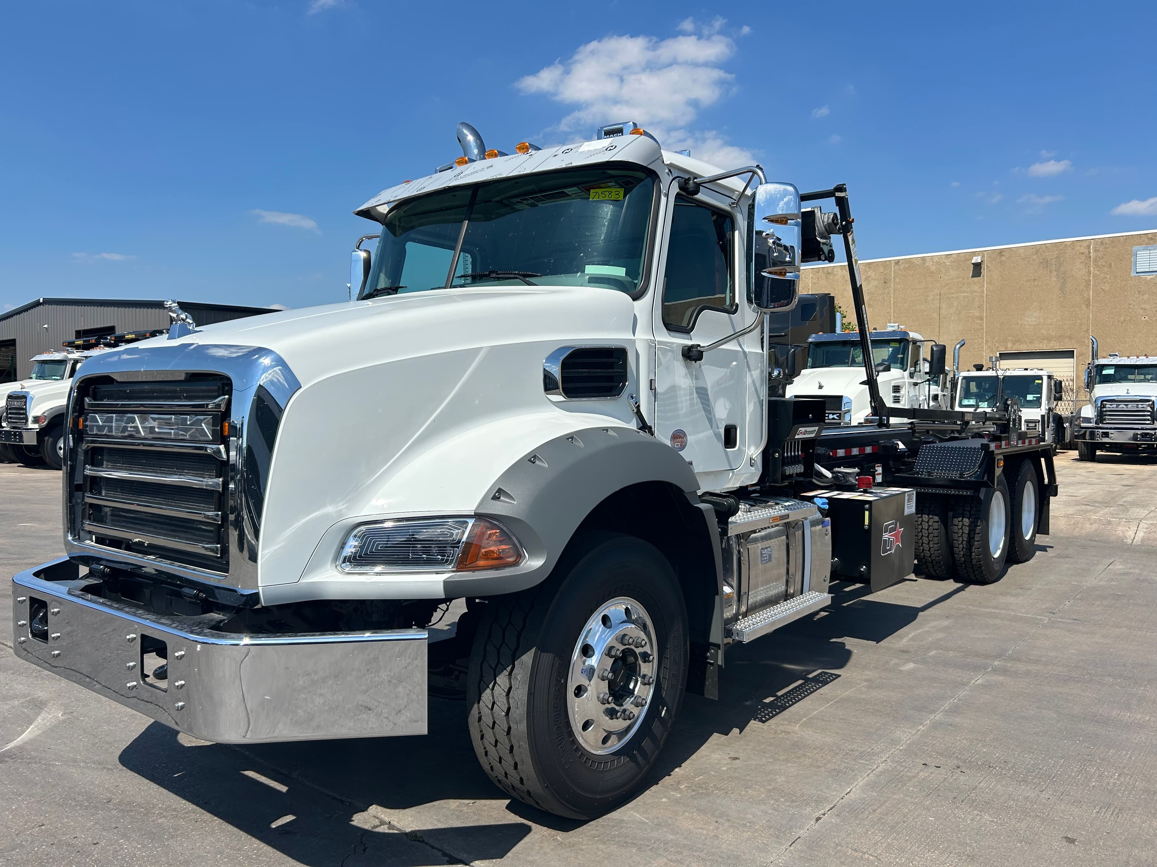 2026 Mack GR64B - Photo 1