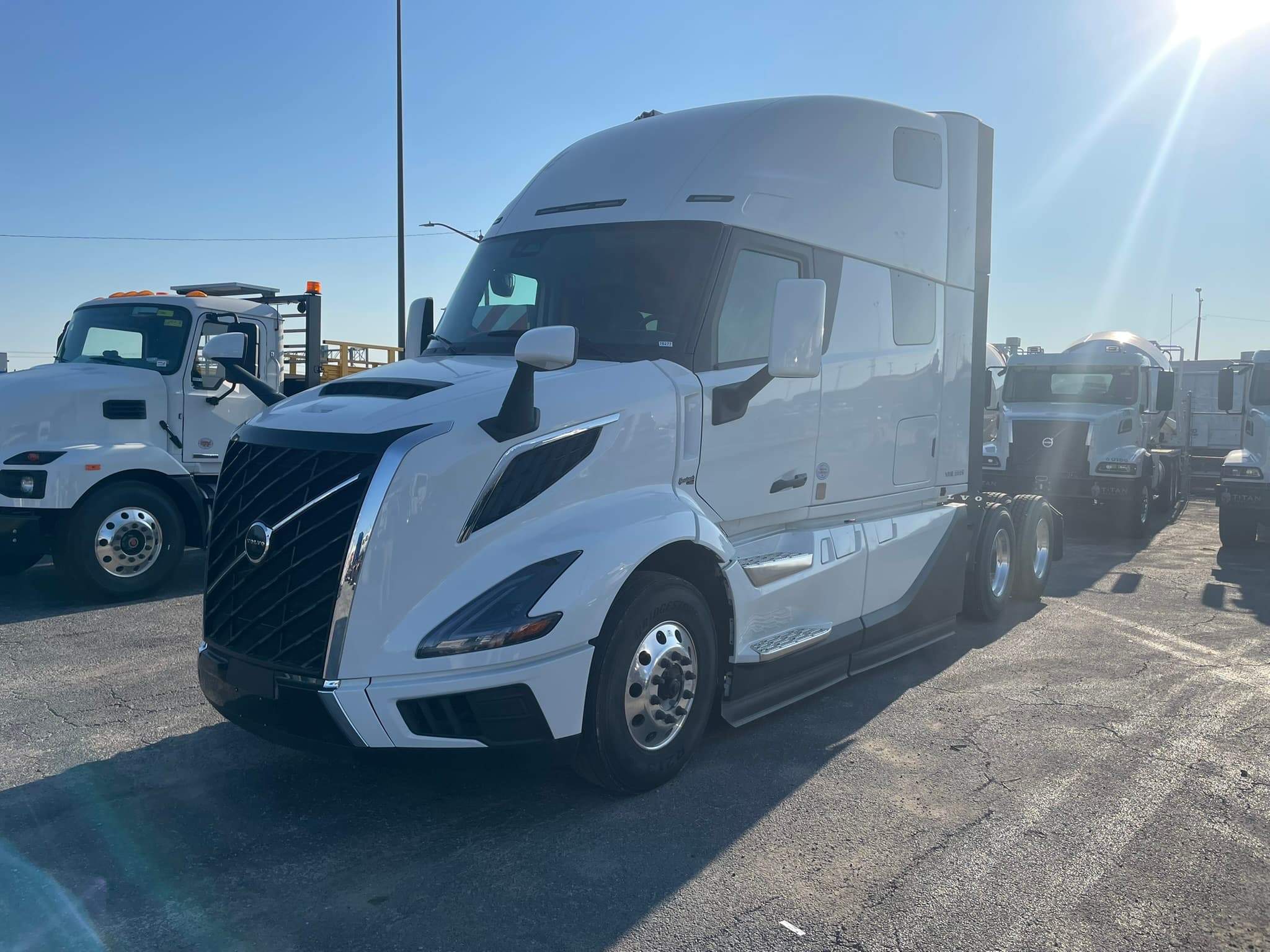 2026 Volvo VNL64T860 - Photo 1