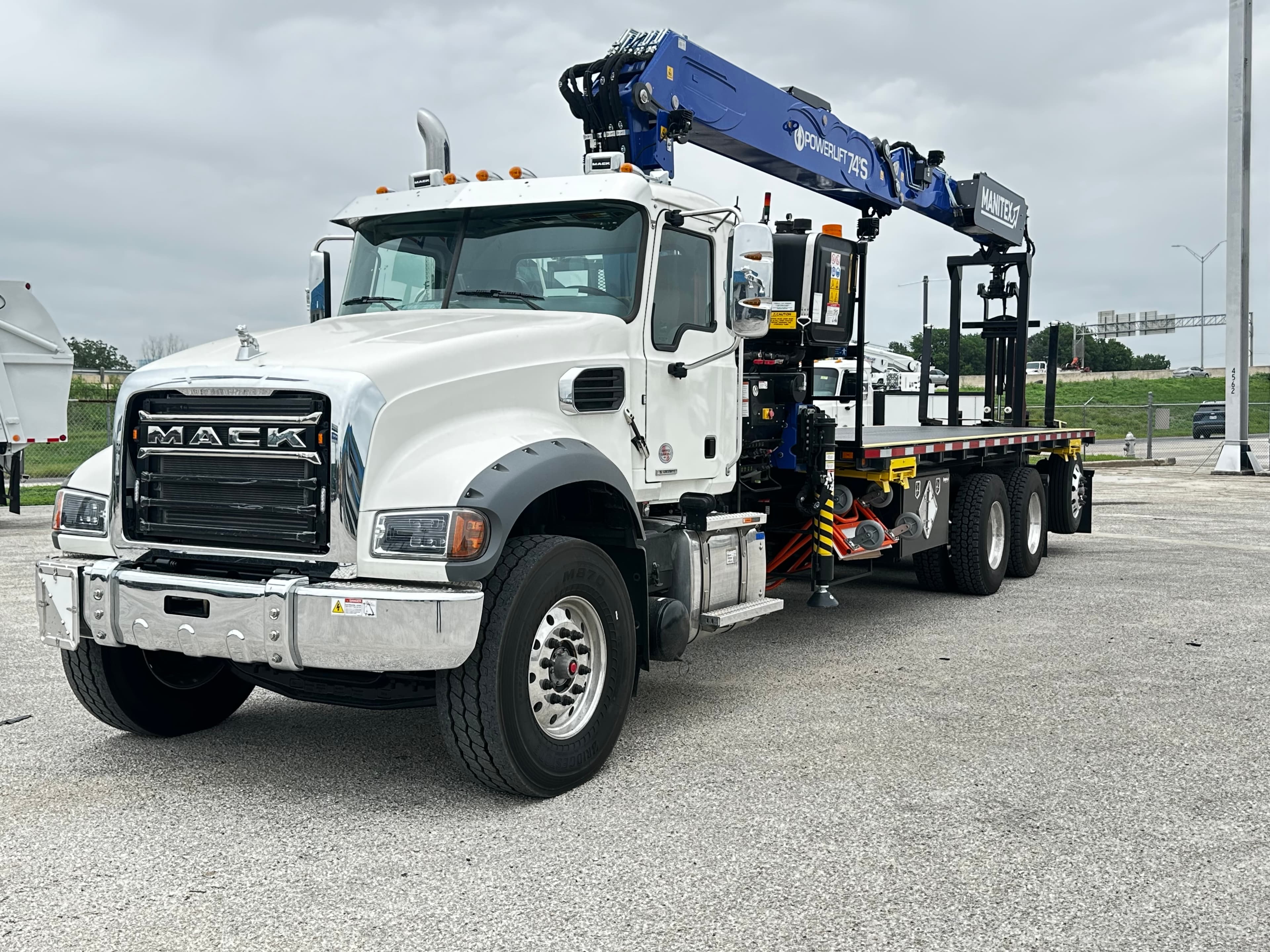 2026 Mack GR64F - Photo 1