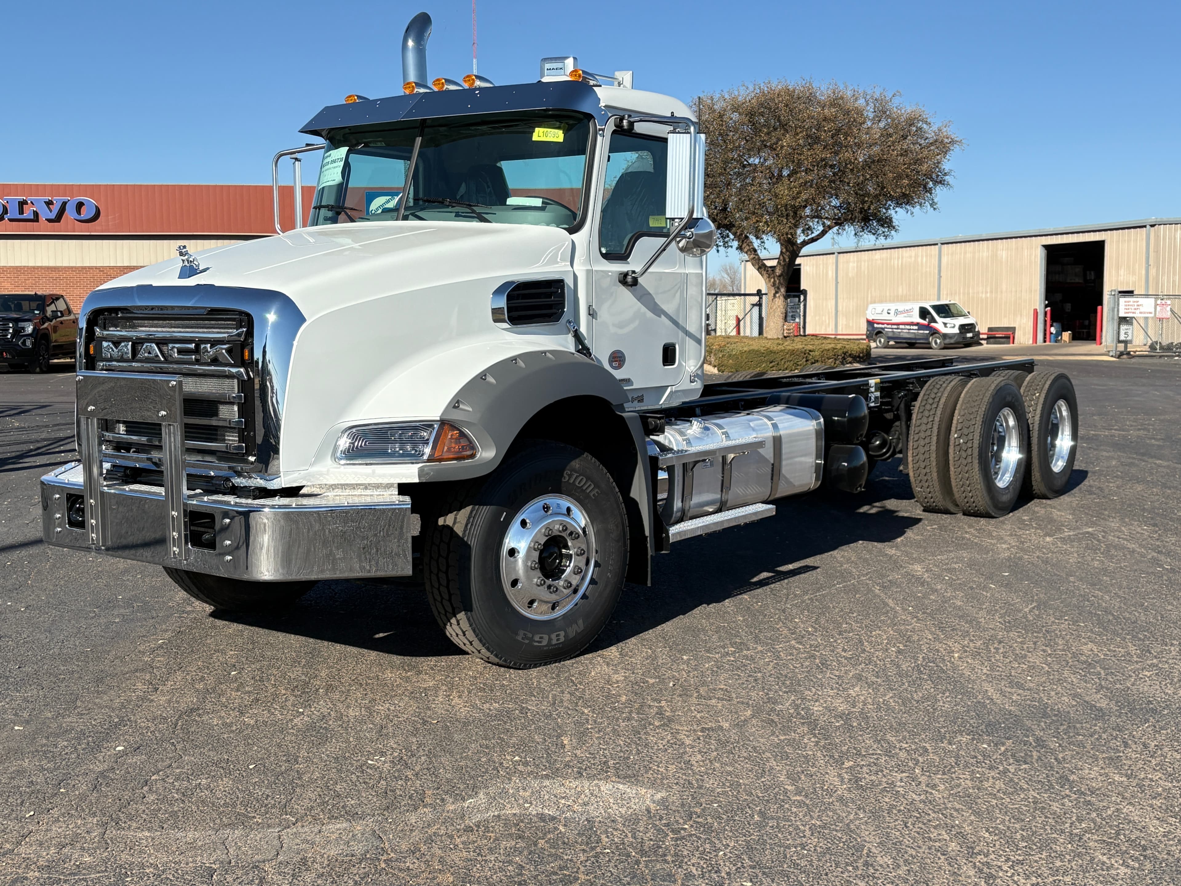 2027 Mack GR64B - Photo 1