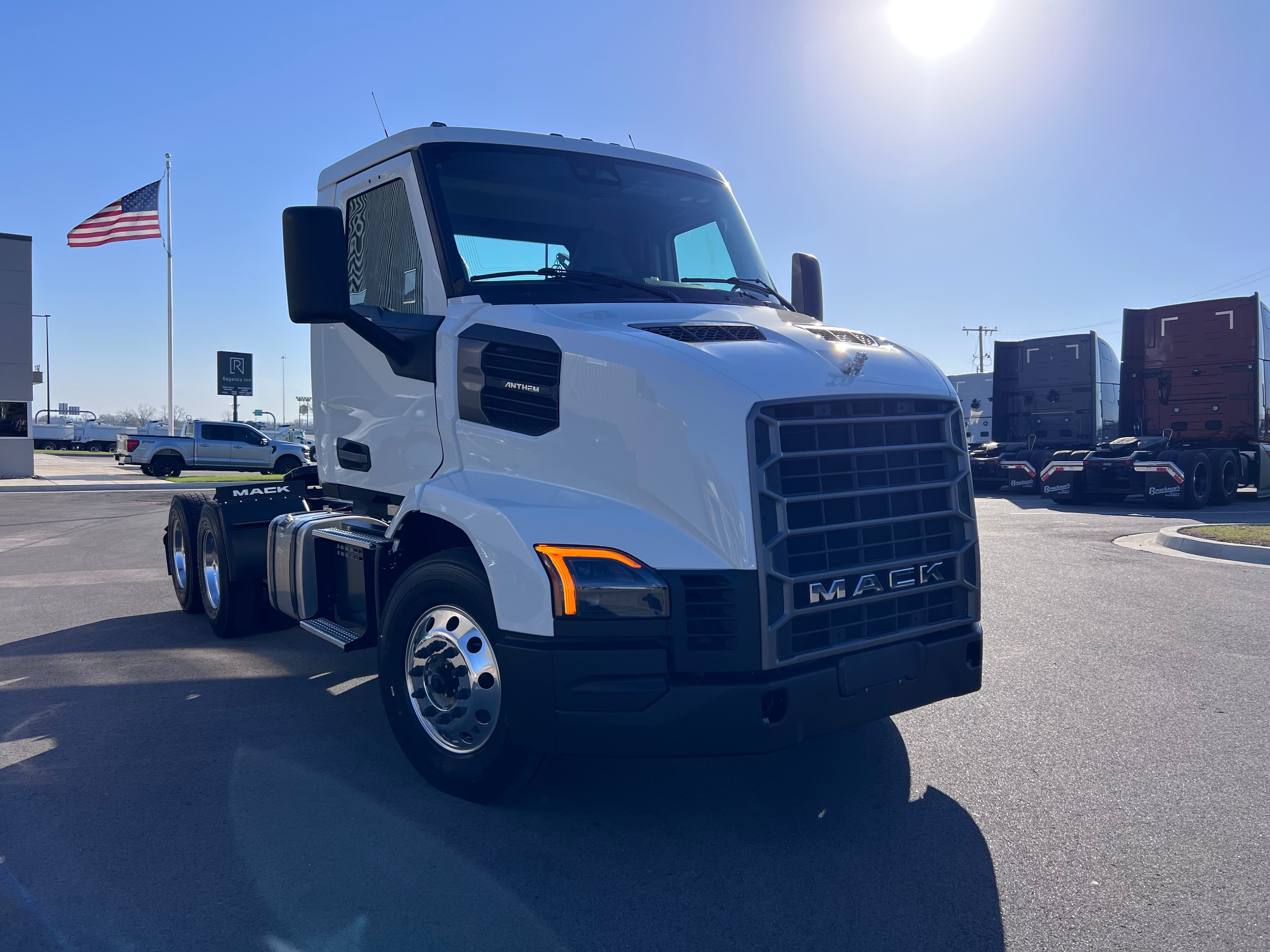 2027 Mack AN64T - Photo 1