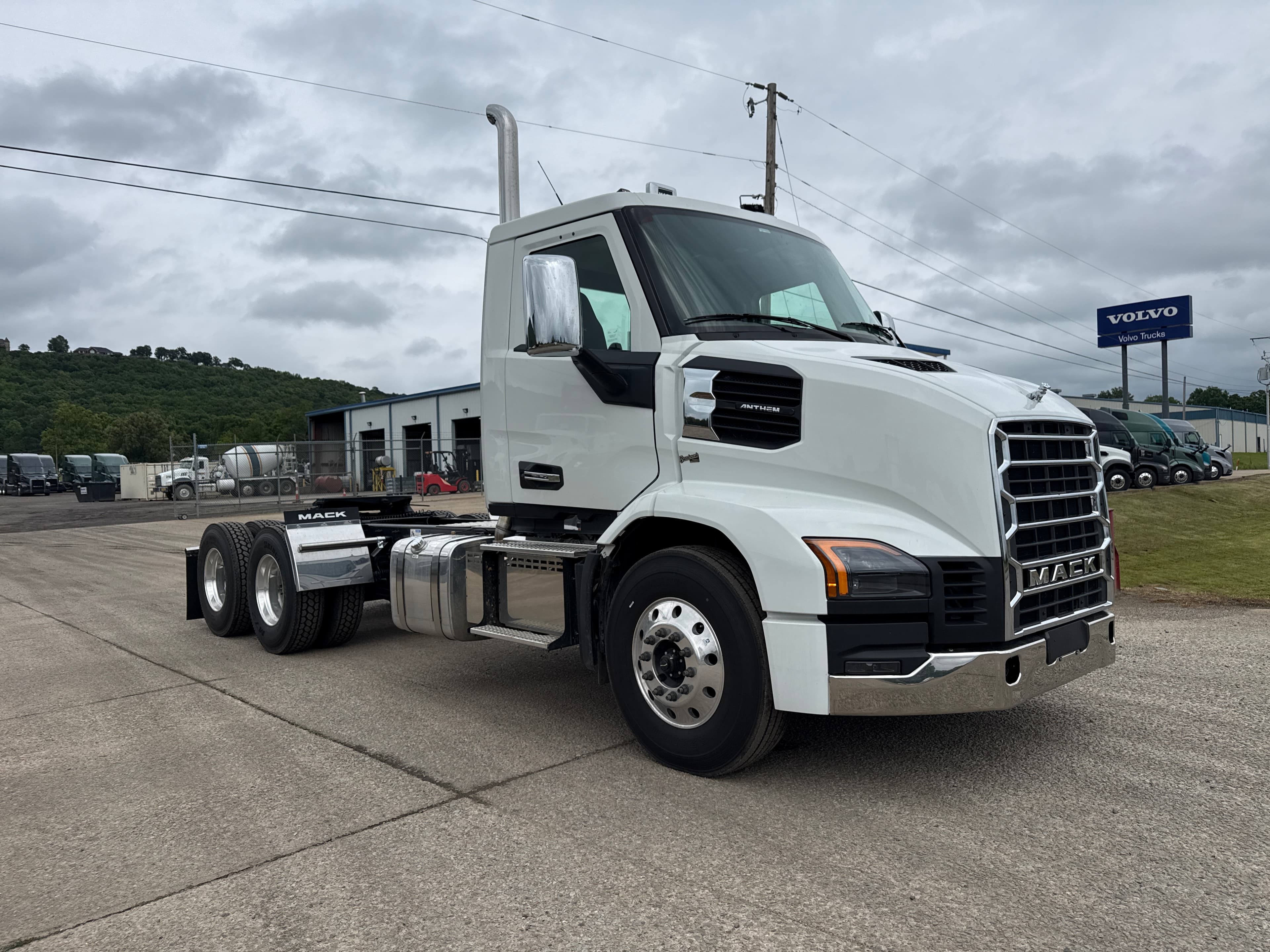 2027 Mack AN64T - Photo 1