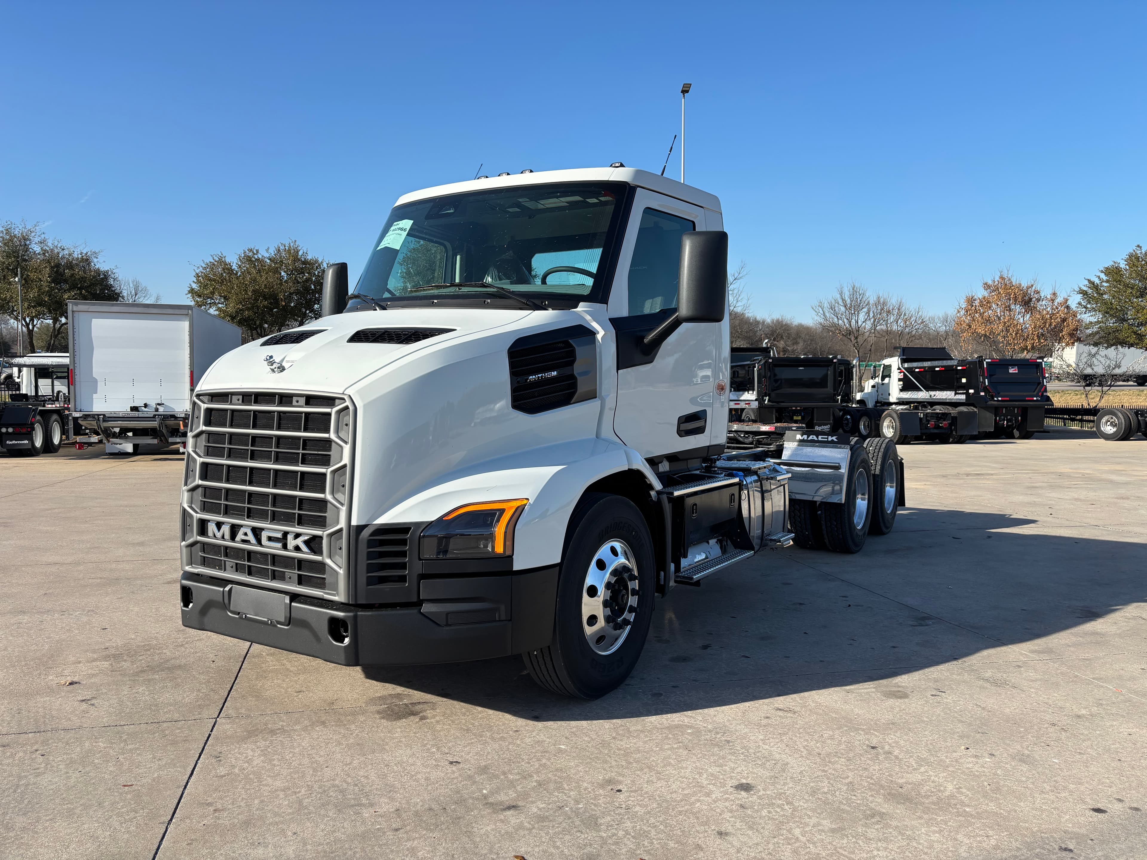 2027 Mack AN64T - Photo 1