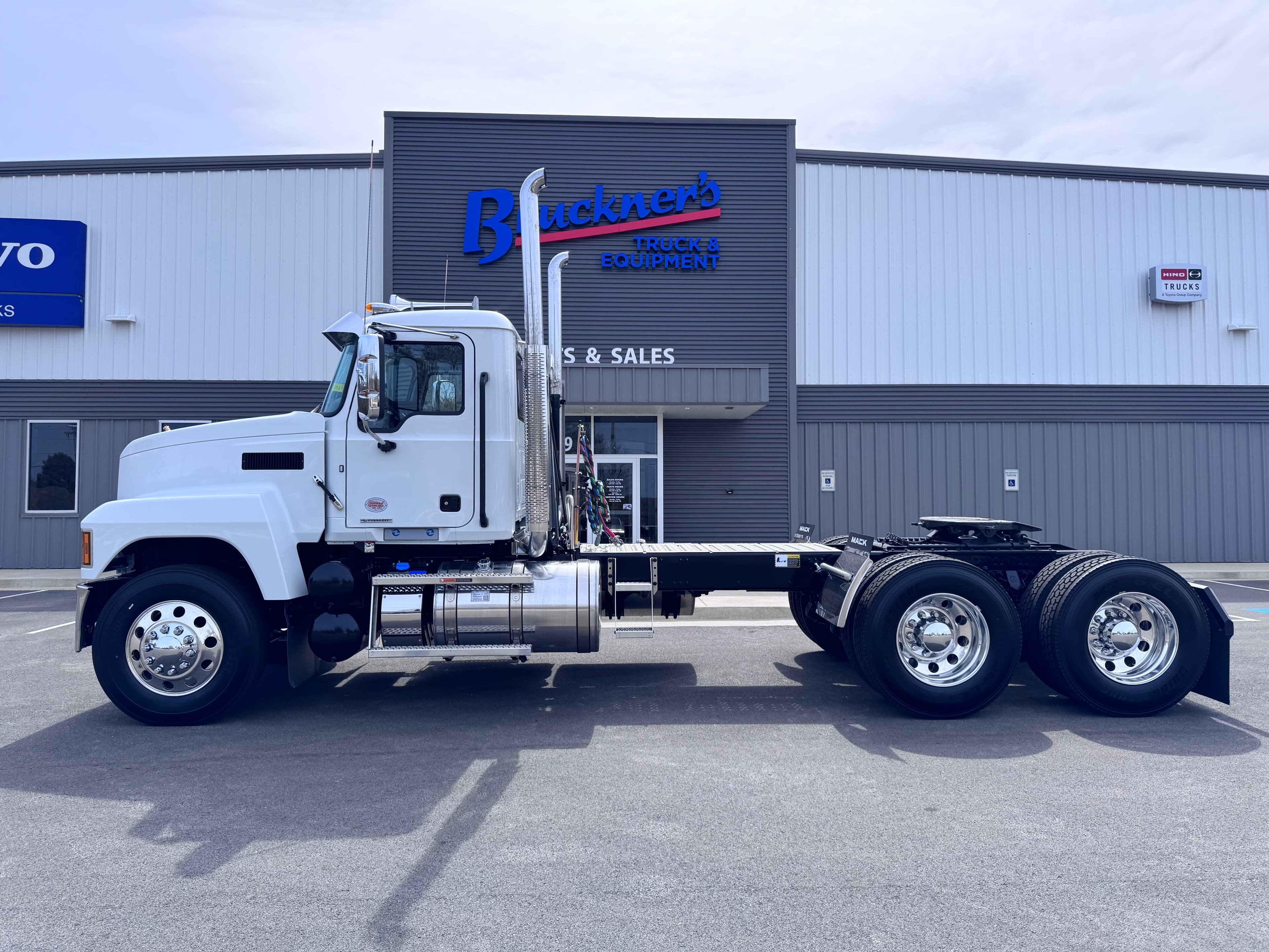 2027 Mack PI64T - Photo 1
