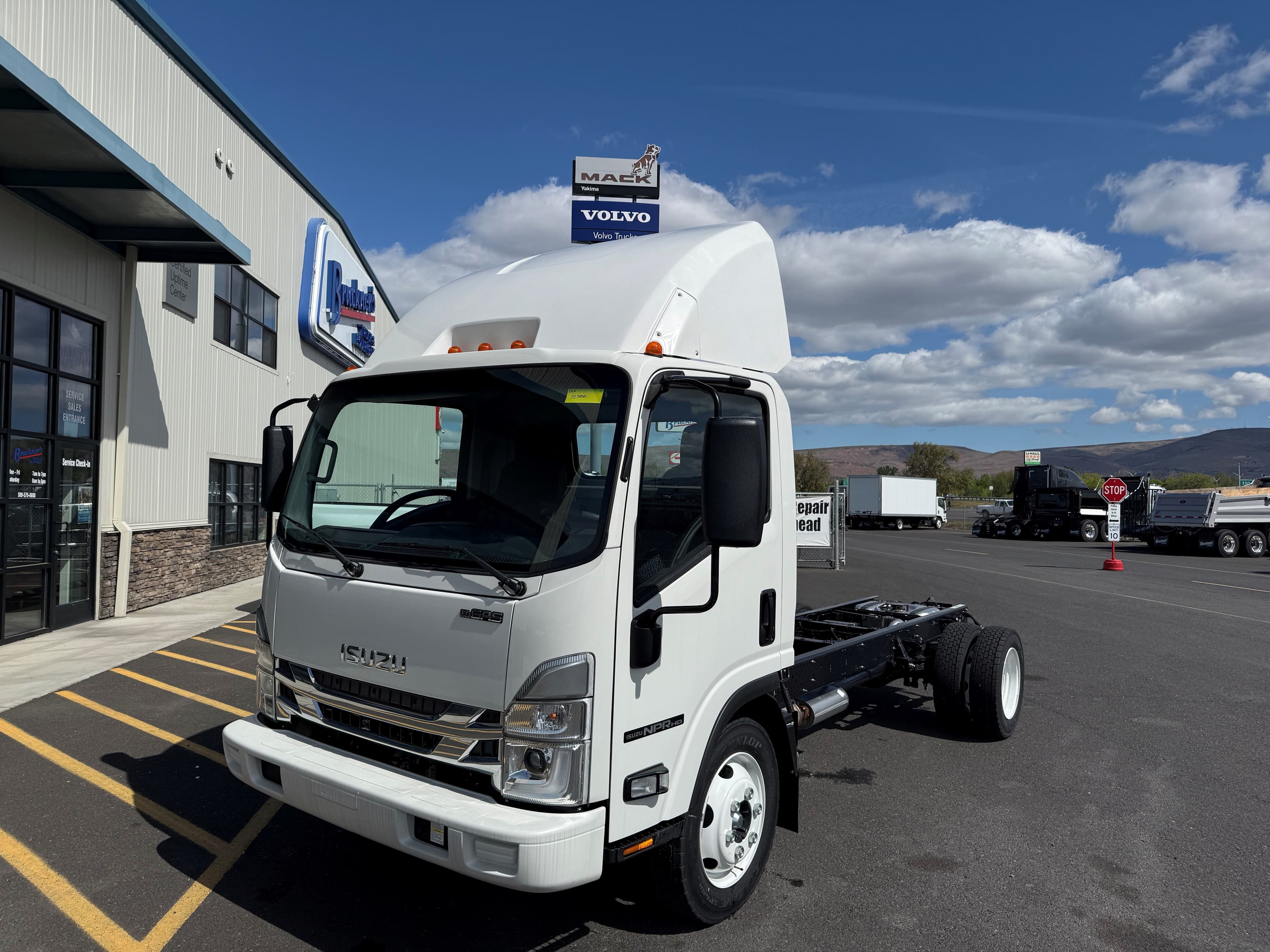 2026 Isuzu NPRGASHD - Photo 1