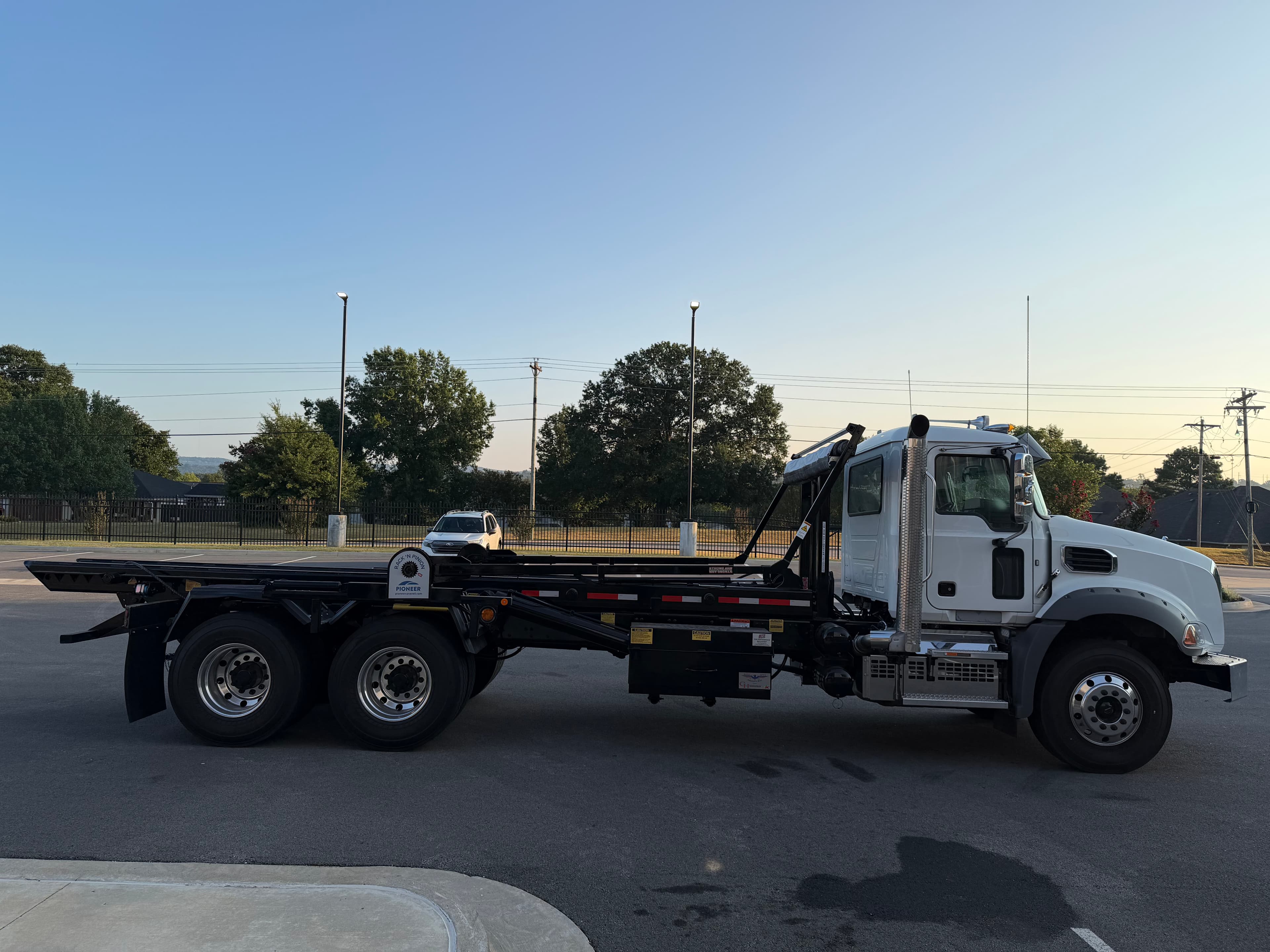 2027 Mack GR64B - Photo 1