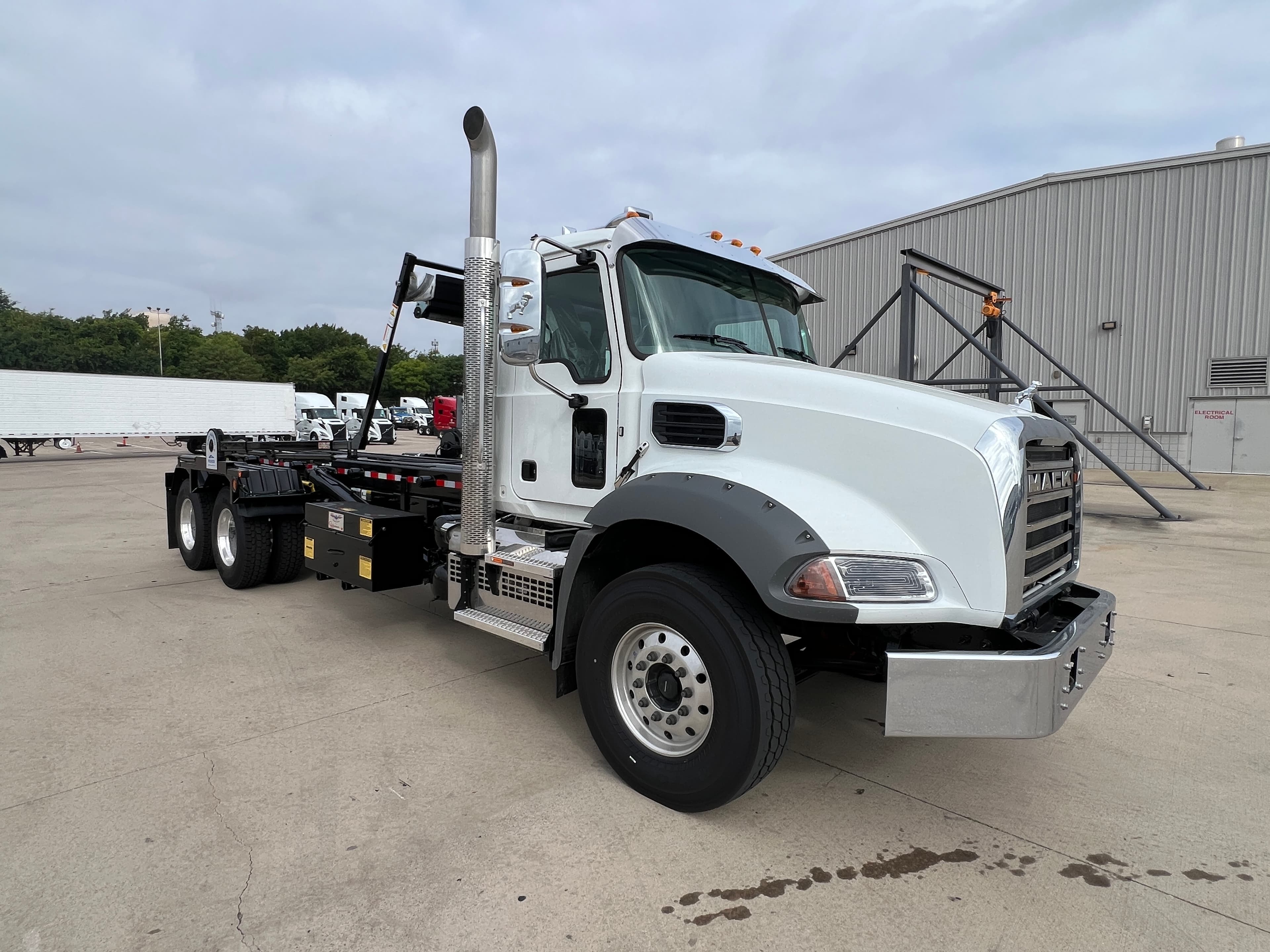 2027 Mack GR64B - Photo 1