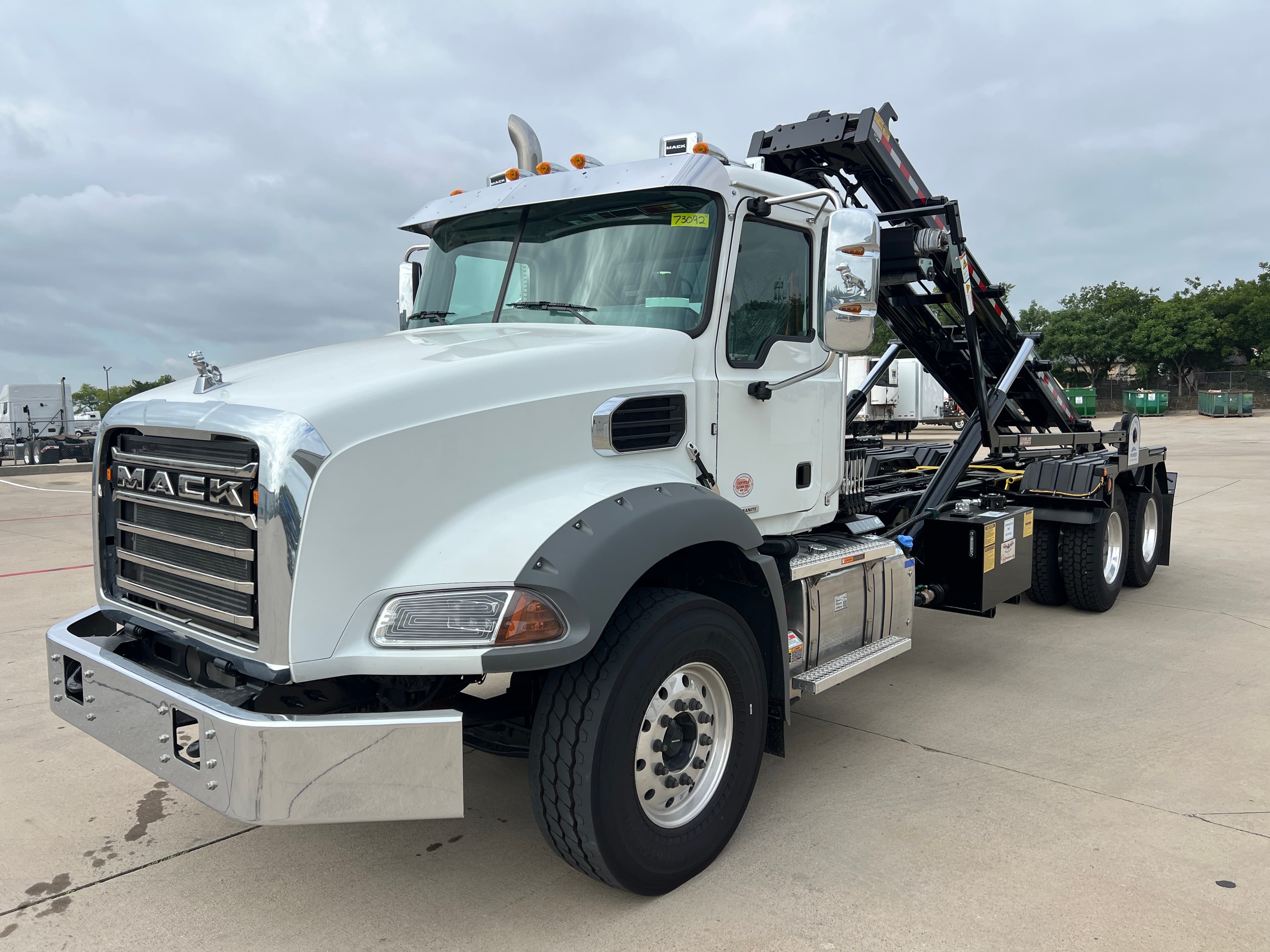 2027 Mack GR64B - Photo 1
