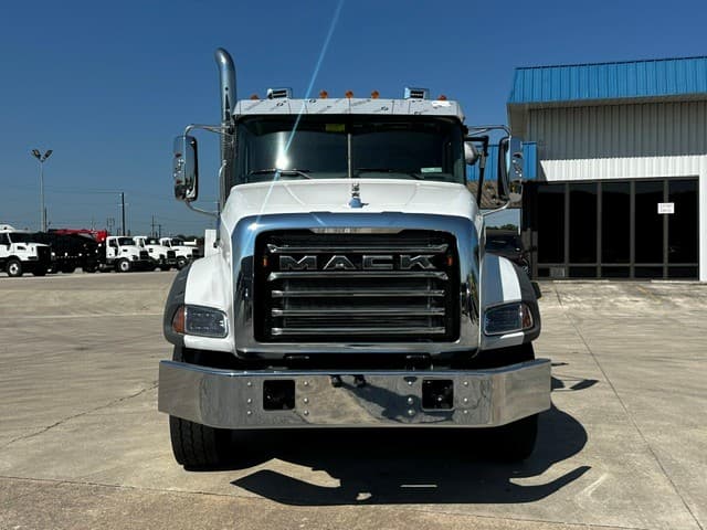 2027 Mack GR64B - Photo 1