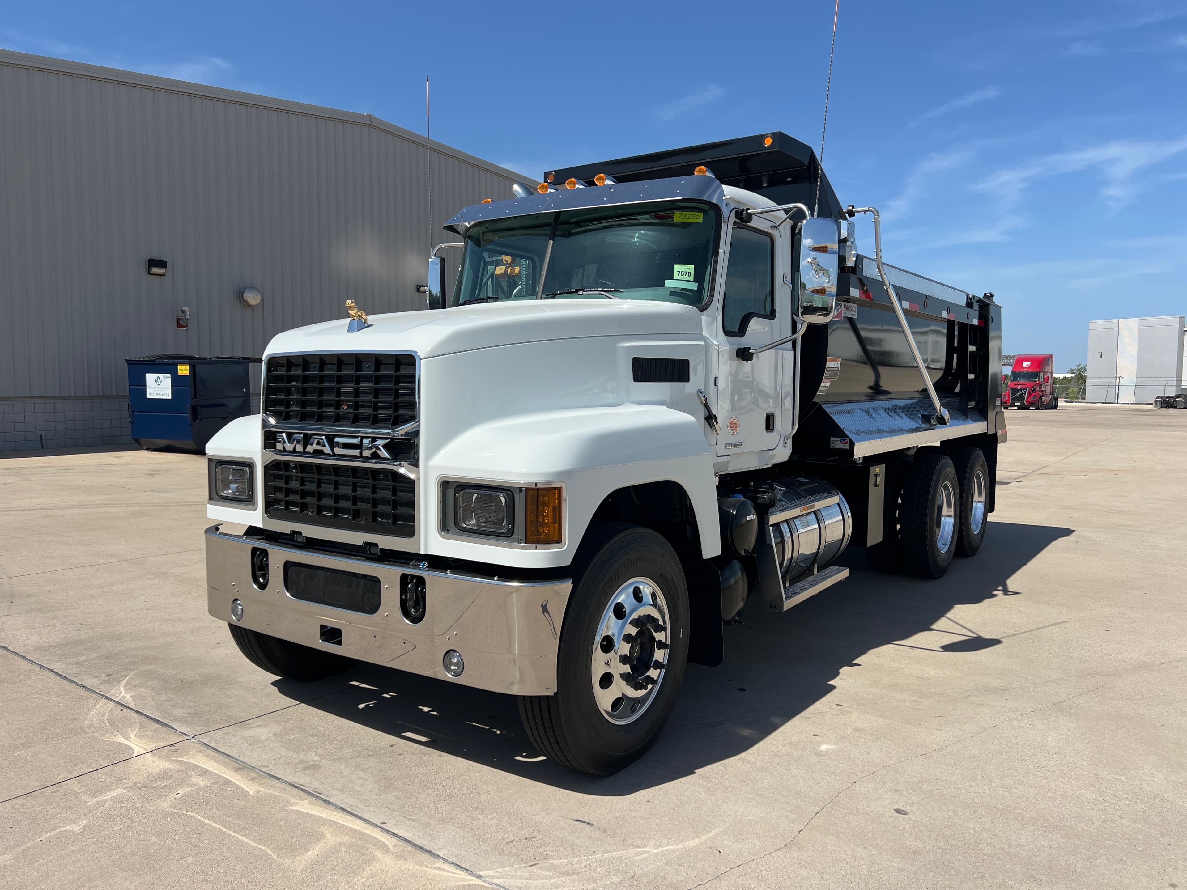 2027 Mack PI64 - Photo 1