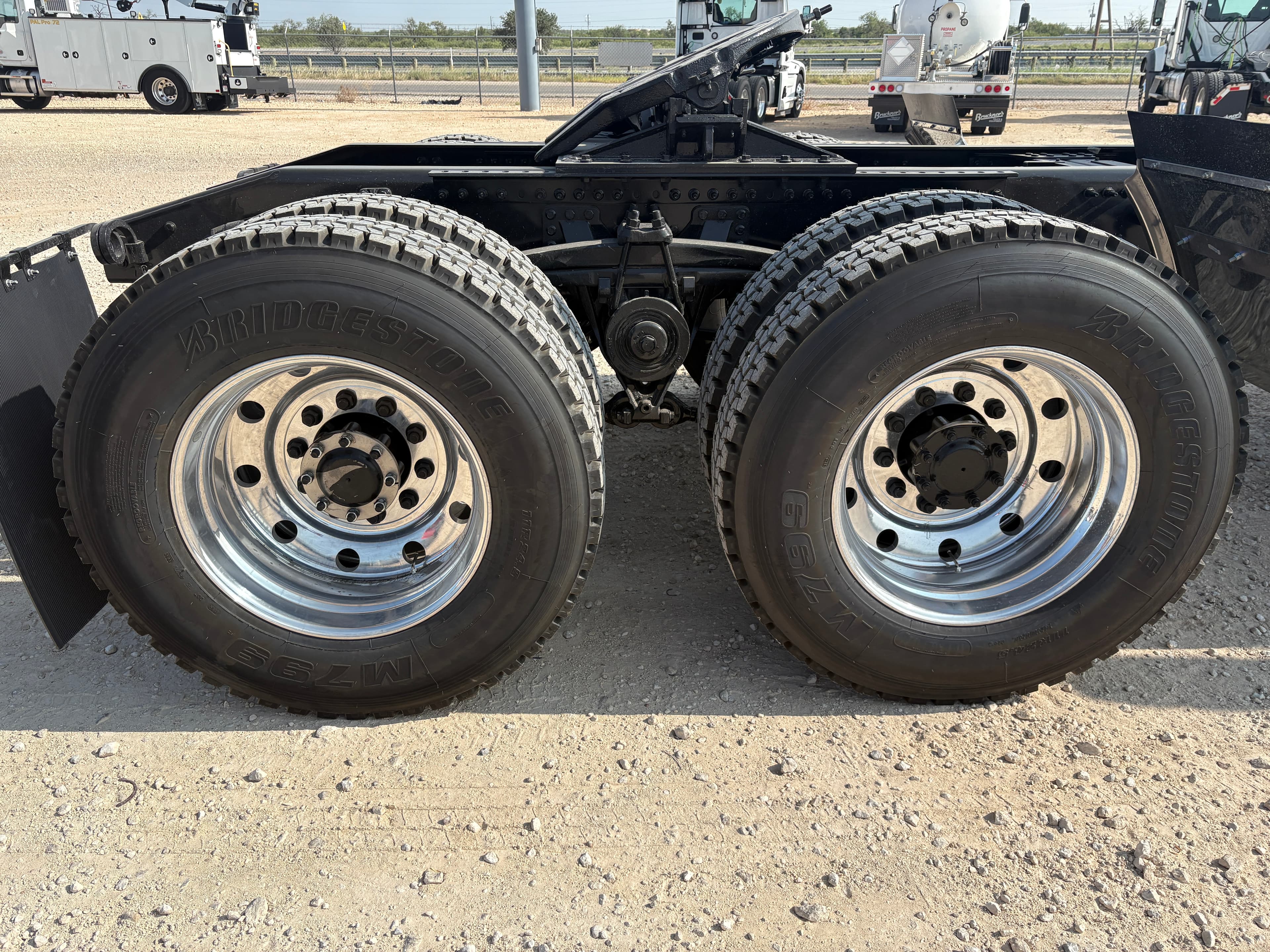 2027 Mack GR64FT - Photo 1