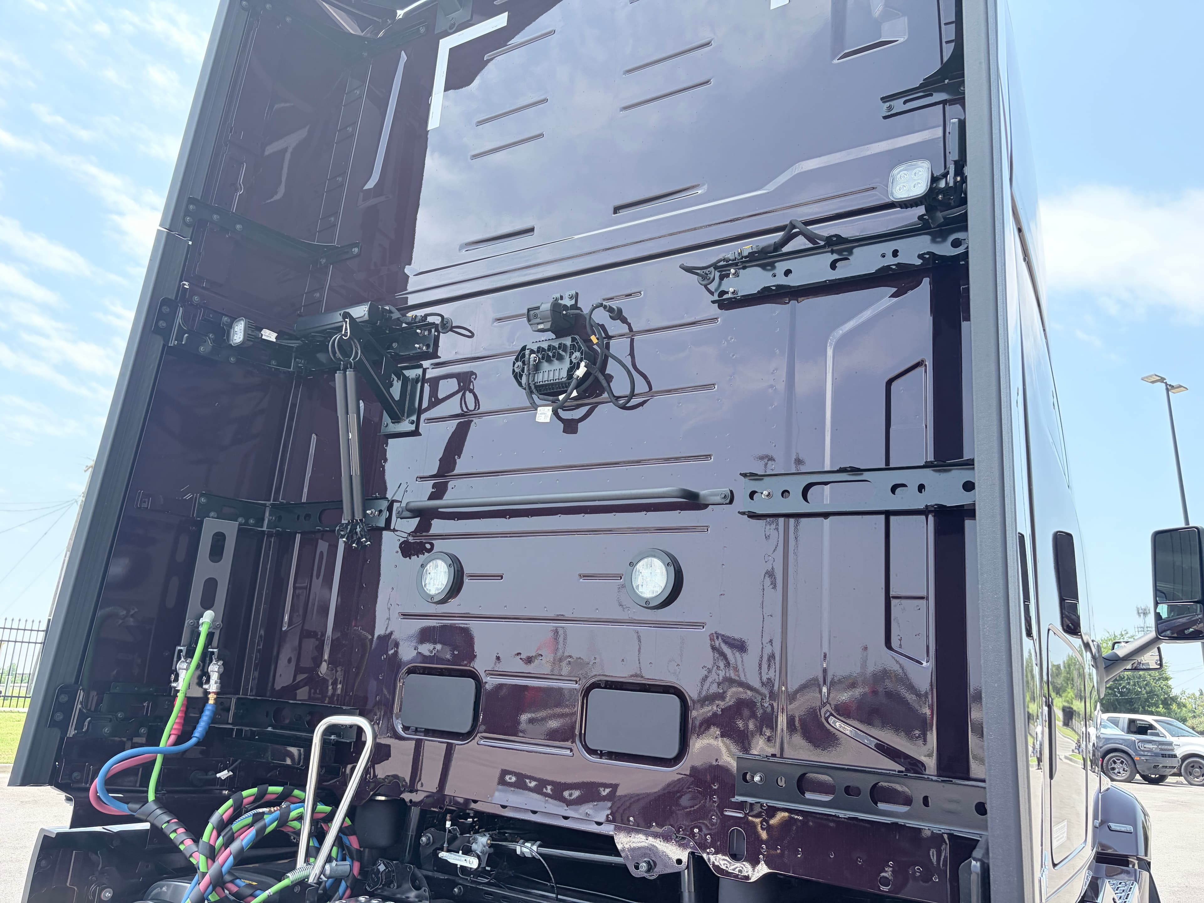 2027 Volvo VNL64T860 - Photo 1