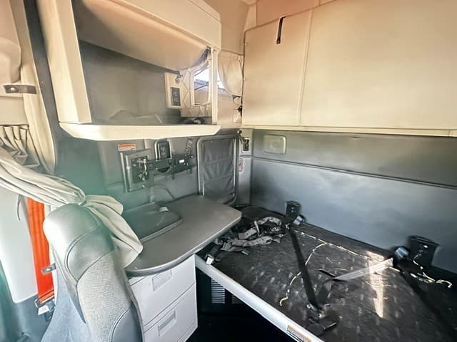 2022 Kenworth T680 - Photo 1