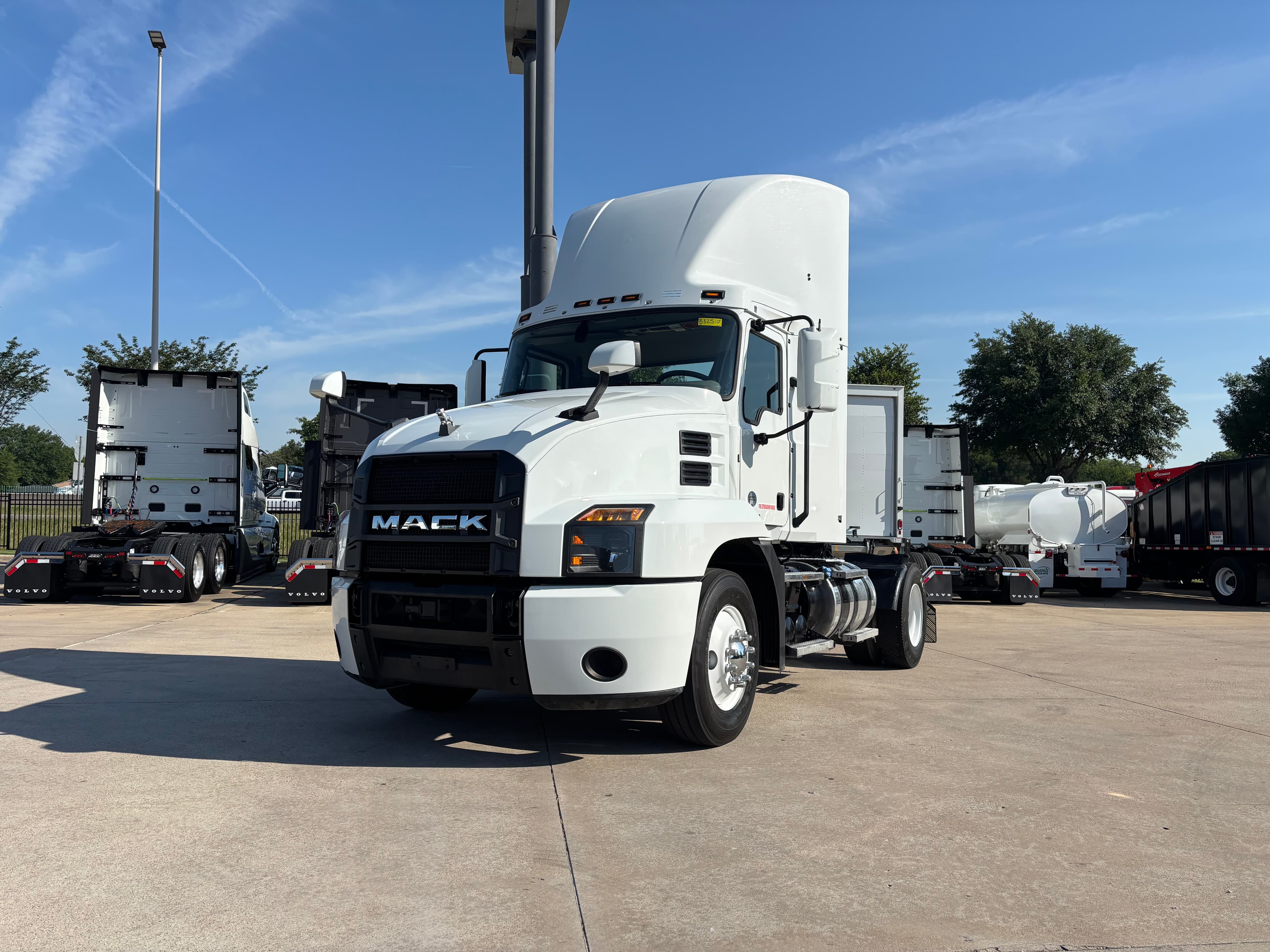 2022 Mack AN42T - Photo 1