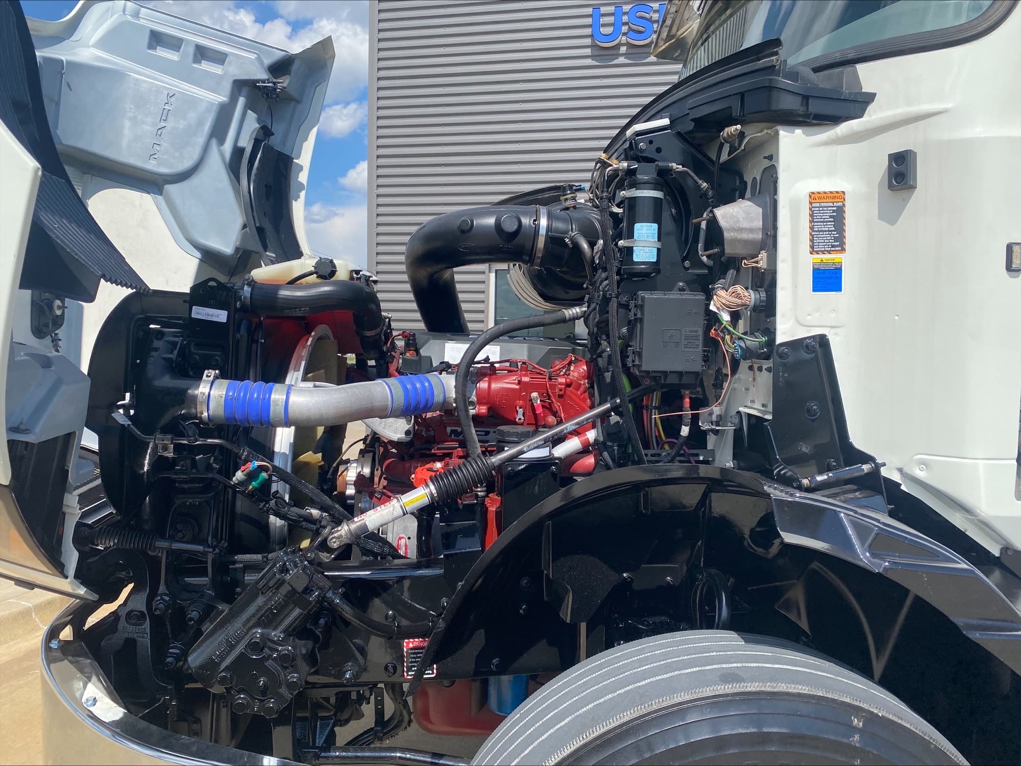 2021 Mack AN64T - Photo 1