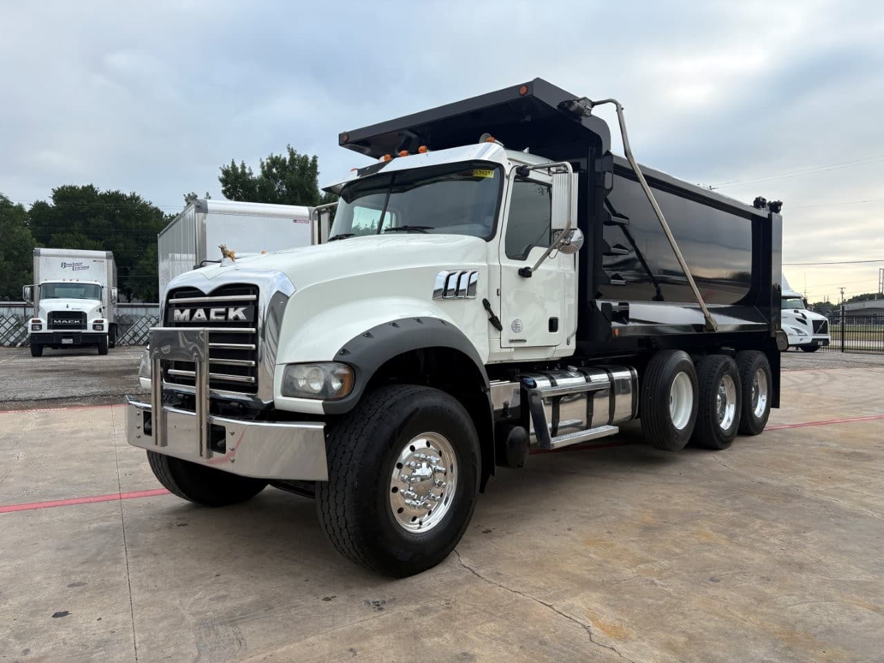 2020 Mack GR64F - Photo 1