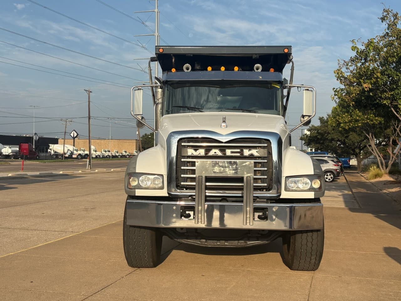 2021 Mack GR64F - Photo 1