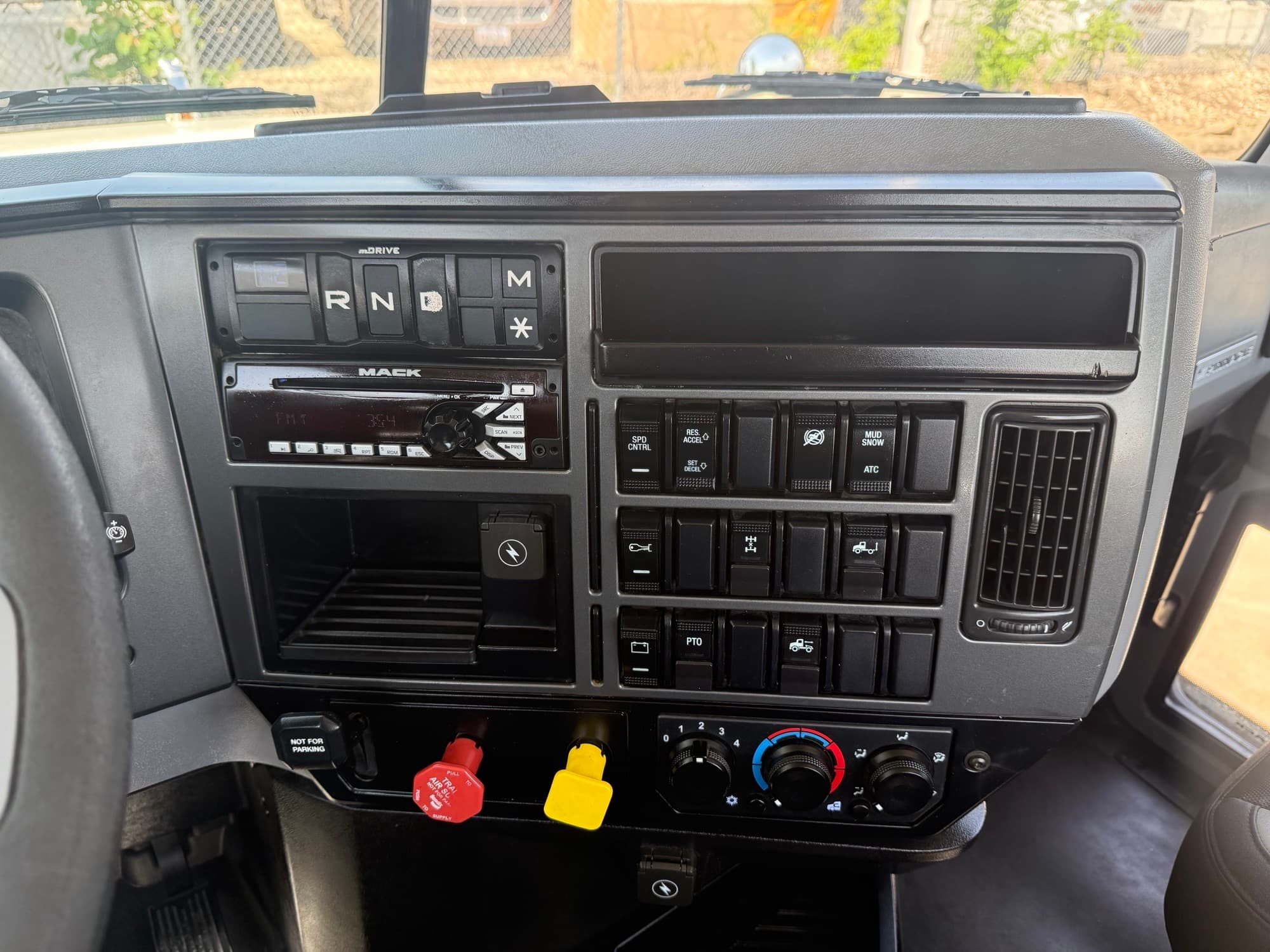 2020 Mack PI64T - Photo 1