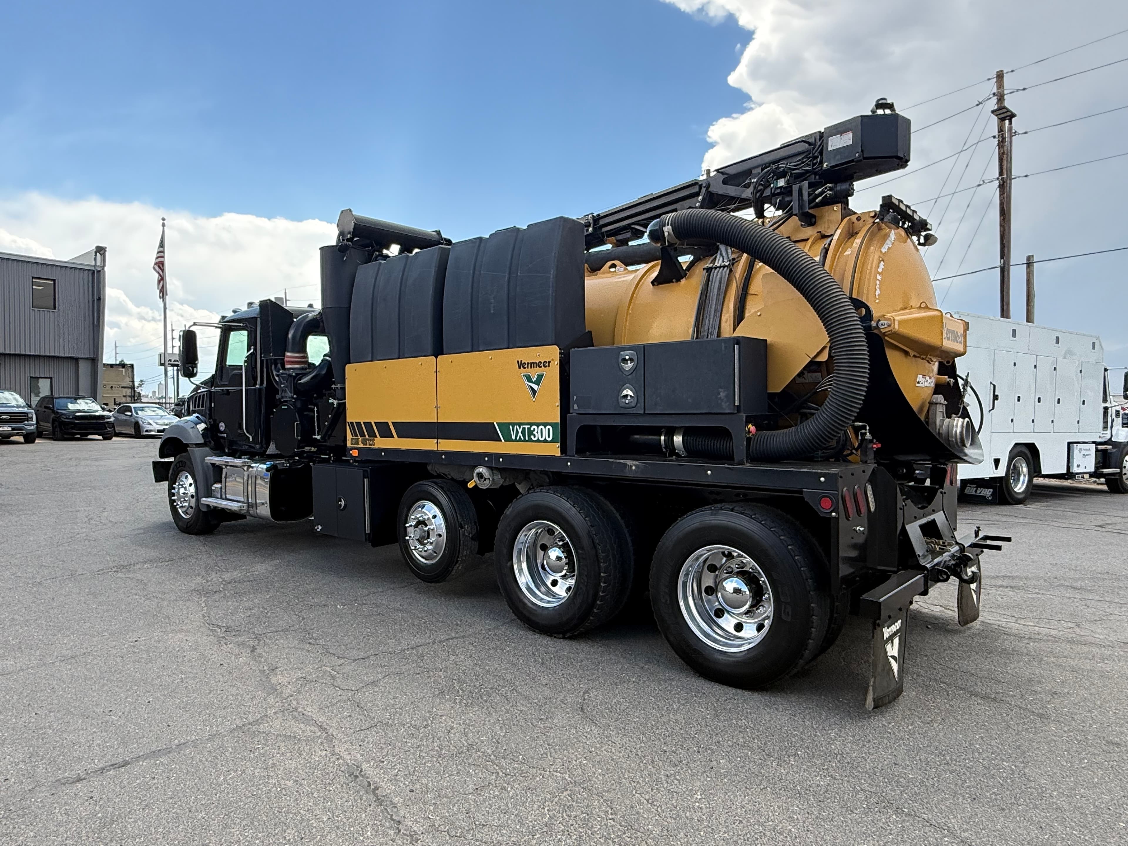 2023 Mack GR64B - Photo 1
