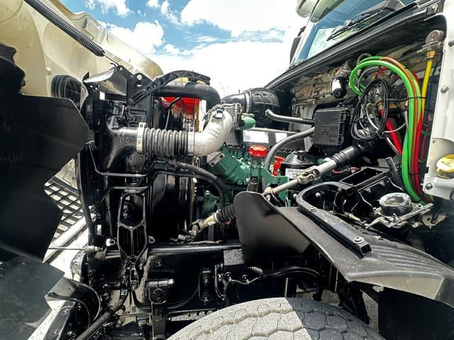 2020 Volvo VHD - Photo 1