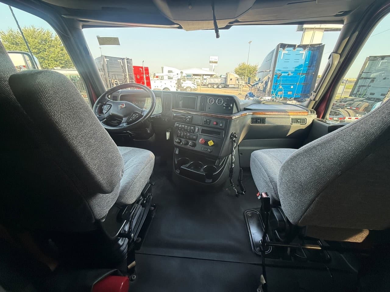 2018 International LT625 - Photo 1
