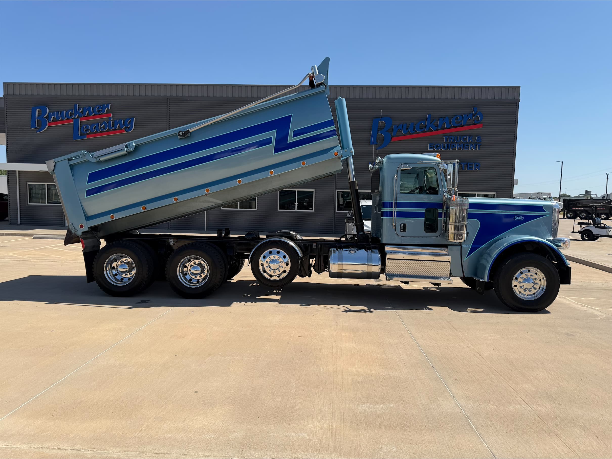 2024 Peterbilt 389 - Photo 1