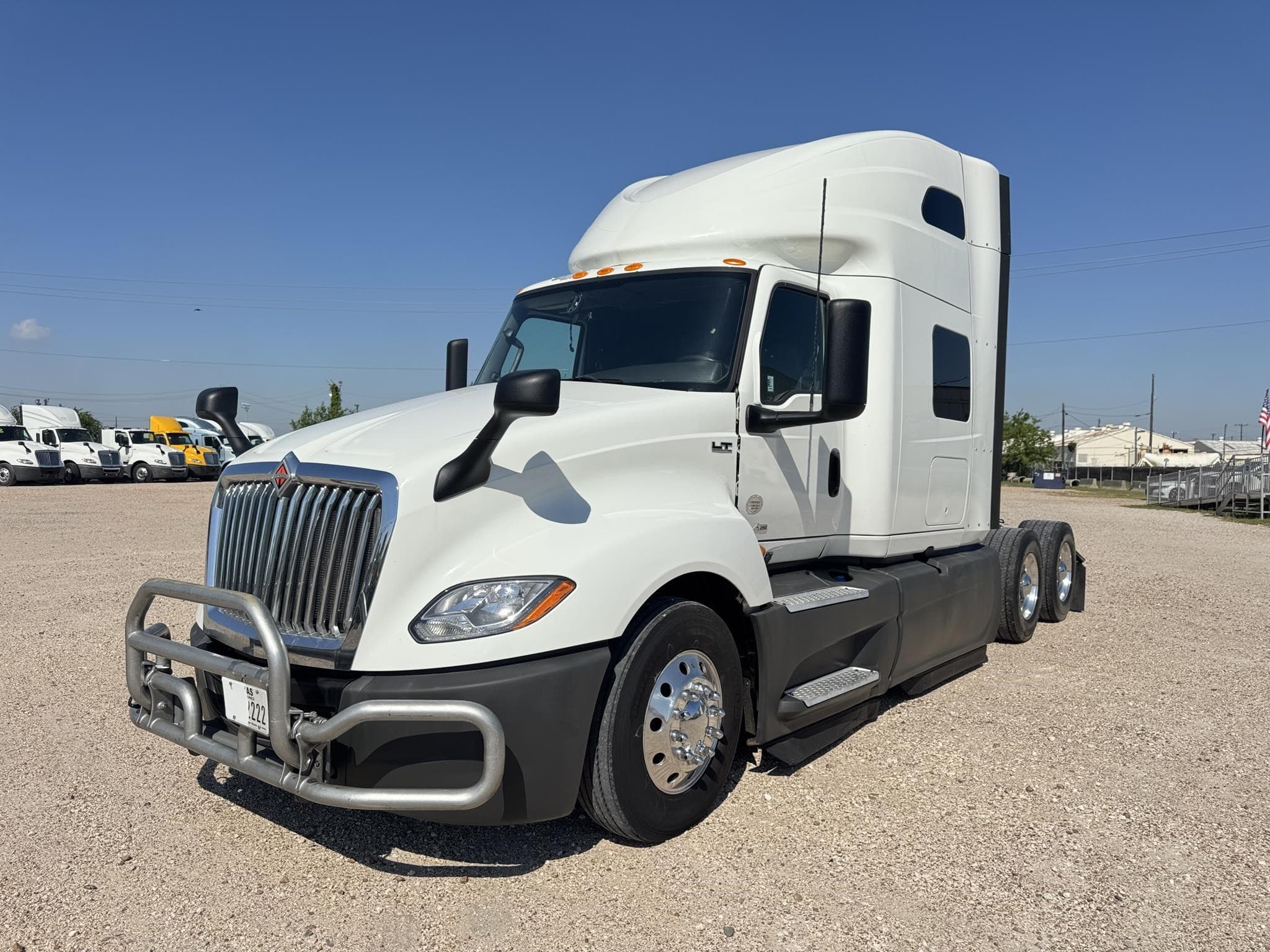2020 International LT - Photo 1