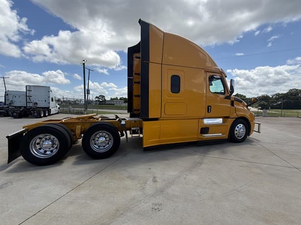 2023 Freightliner CASCADIA 126 - Photo 1