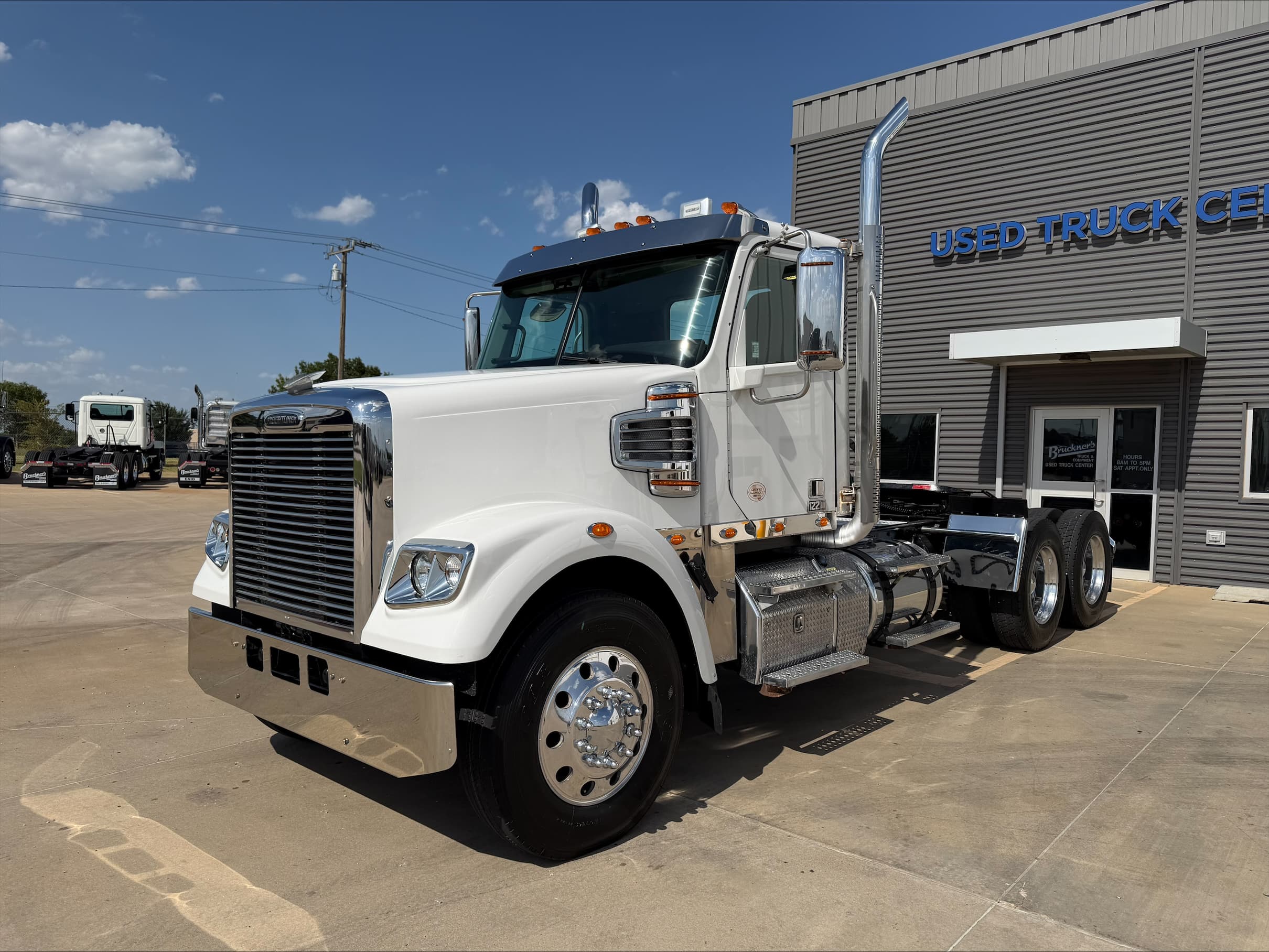 2019 Freightliner 122SD - Photo 1
